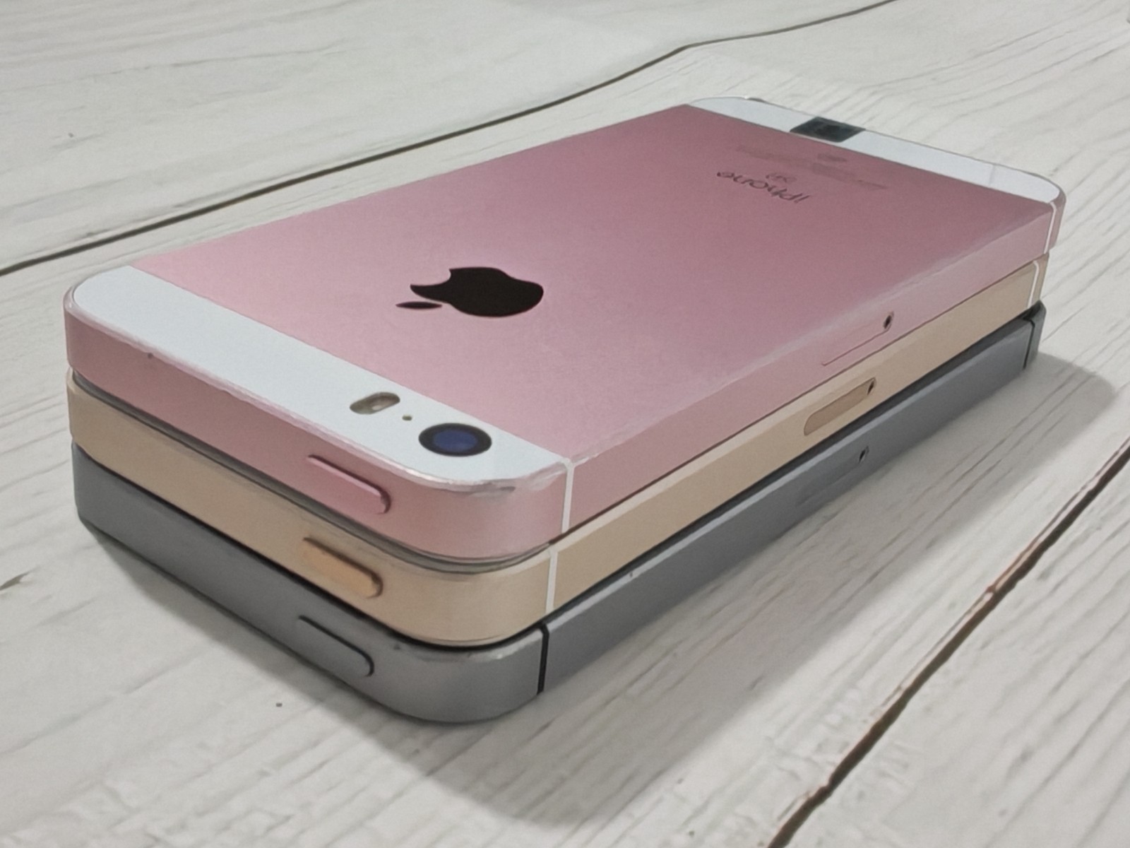 Good Apple iPhone SE 1st Gen 2016 Unlocked 16/32/64 GB iOS 15 Ver Random Color