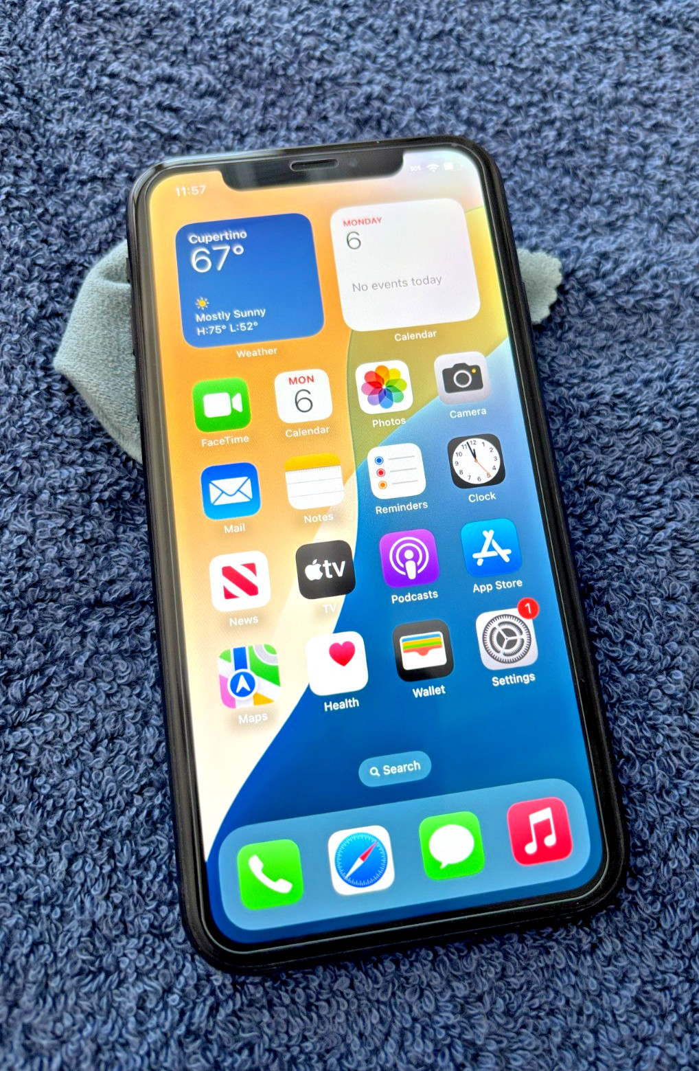Apple iPhone XR 64GB Black Unlocked Smartphone – Excellent – 81% Battery – Clean
