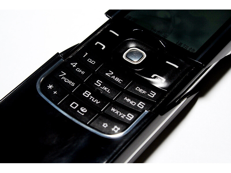 Original Nokia 8600 Luna GSM 2G Camera Bluetooth 2MP 2.0″ Unlocked Slide Phone