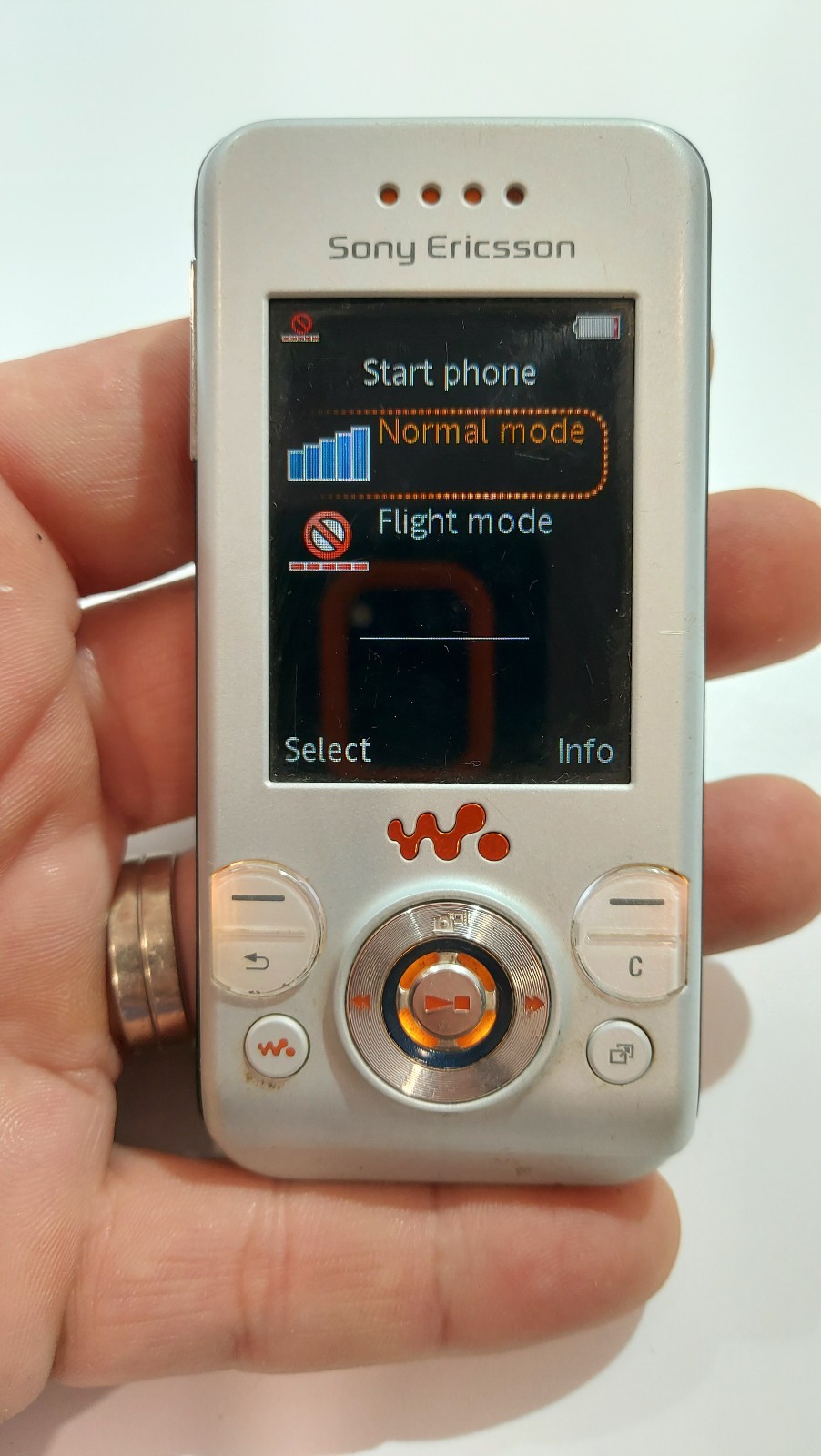 1483.Sony Ericsson W580 Very Rare – For Collectors – Unlocked