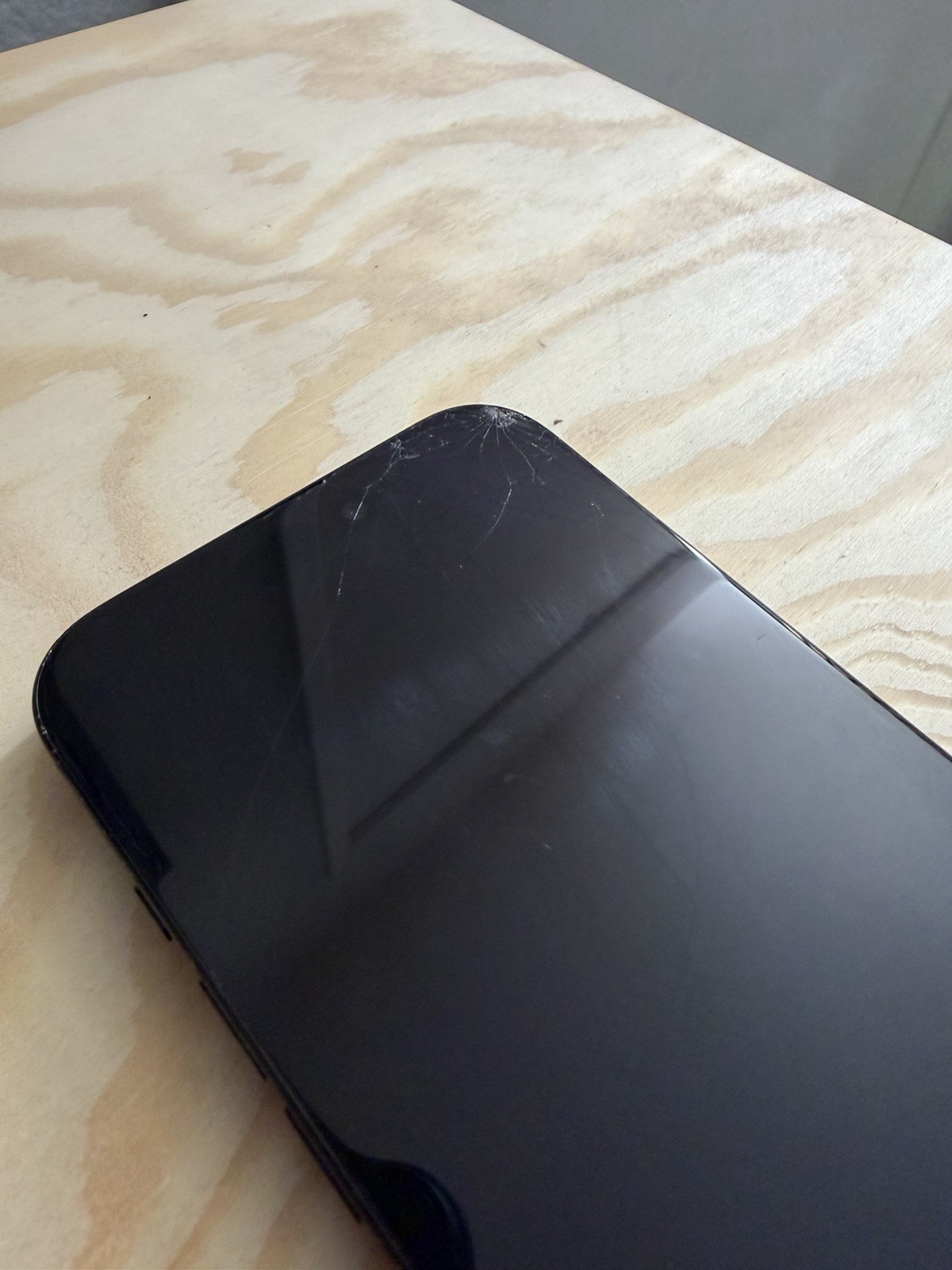 Apple iPhone 16 Pro Max Black Titanium, 256GB, Unlocked – Screen Crack