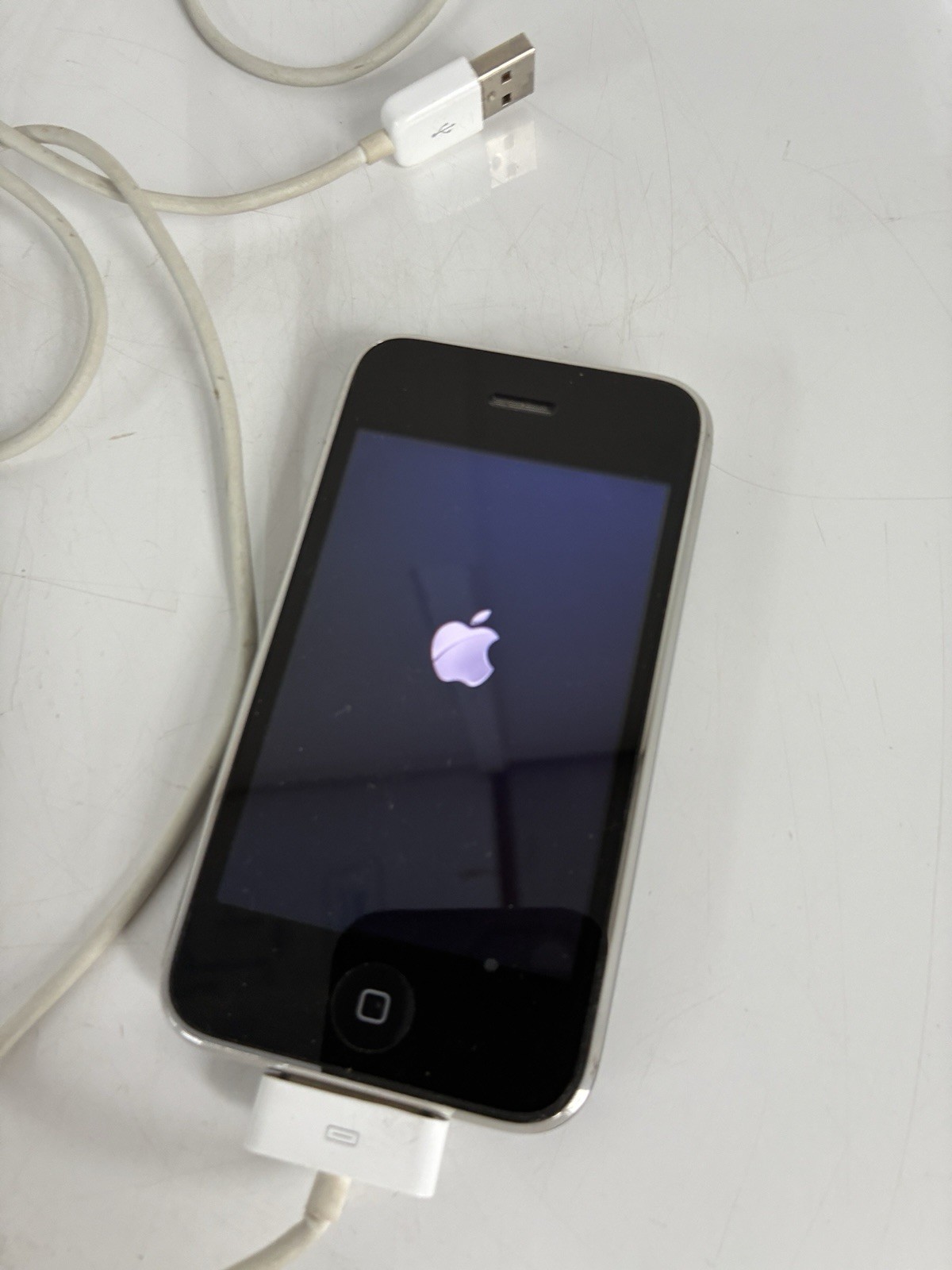 Apple iPhone 3GS – 8GB – Black (Unlocked) A1303 (GSM)