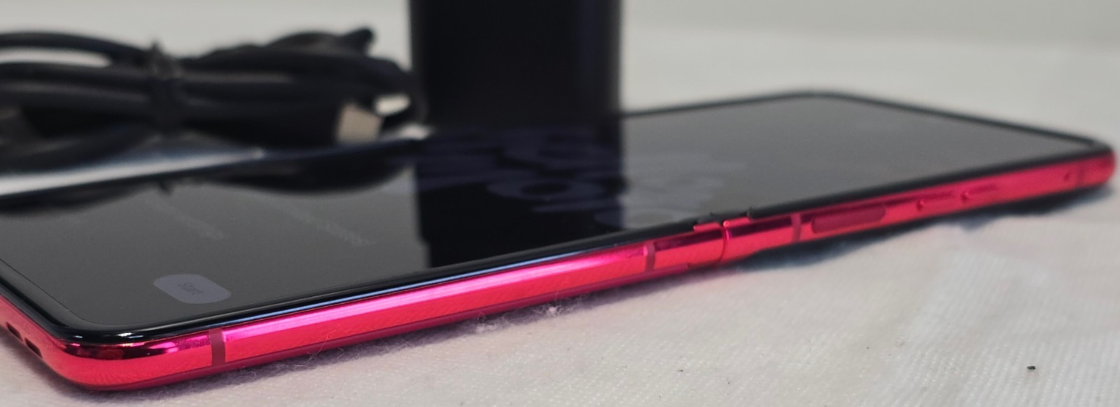 Moto Razr 40 Ultra 5G XT2321-1 5G 8GB RAM/256GB Foldable 6.9″ Magenta