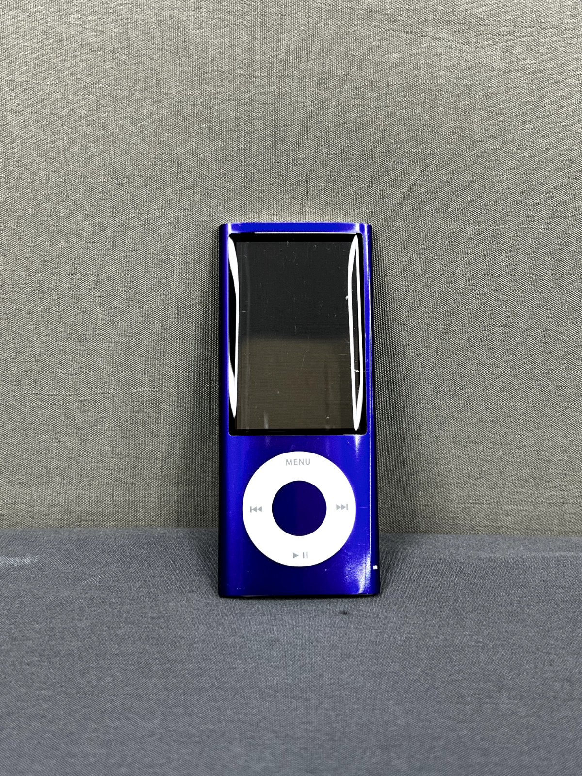 Apple iPod Nano 5th Gen 8GB Dead Battery Working Purple Great cosmetic condition