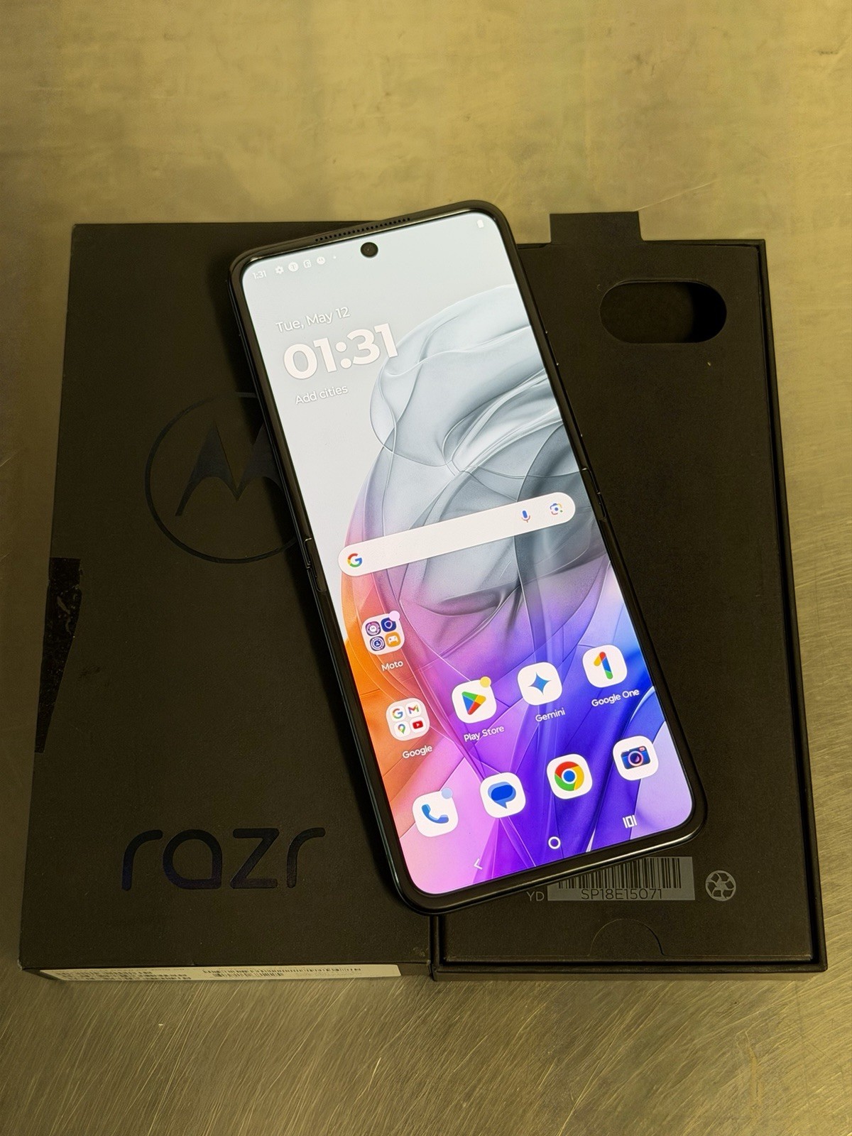 NEW Motorola Razr 2024 256GB Gray XT2453-3 (T-Mobile)