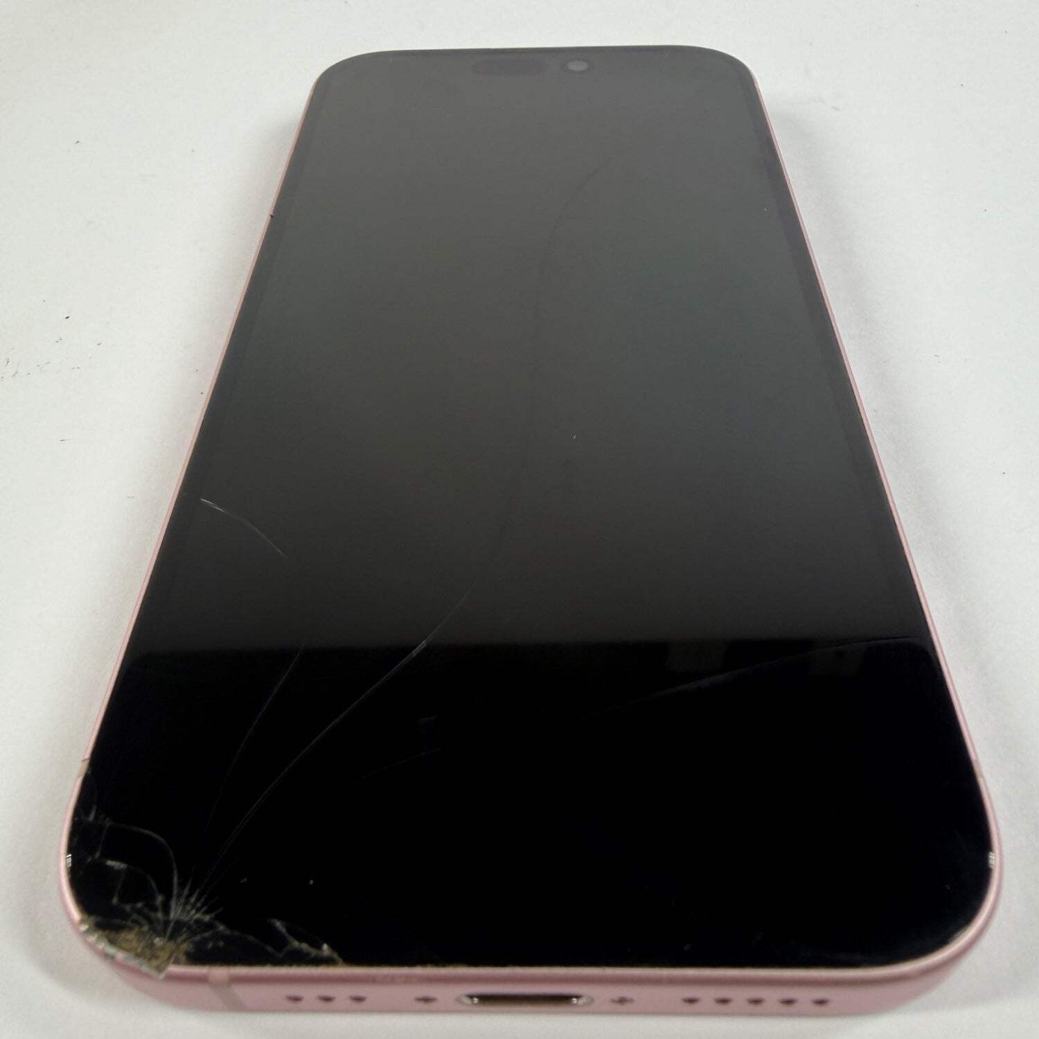 Broken Unlocked Apple iPhone 15 128GB 26.2.1 MTPK3LL/A Cracked Screen