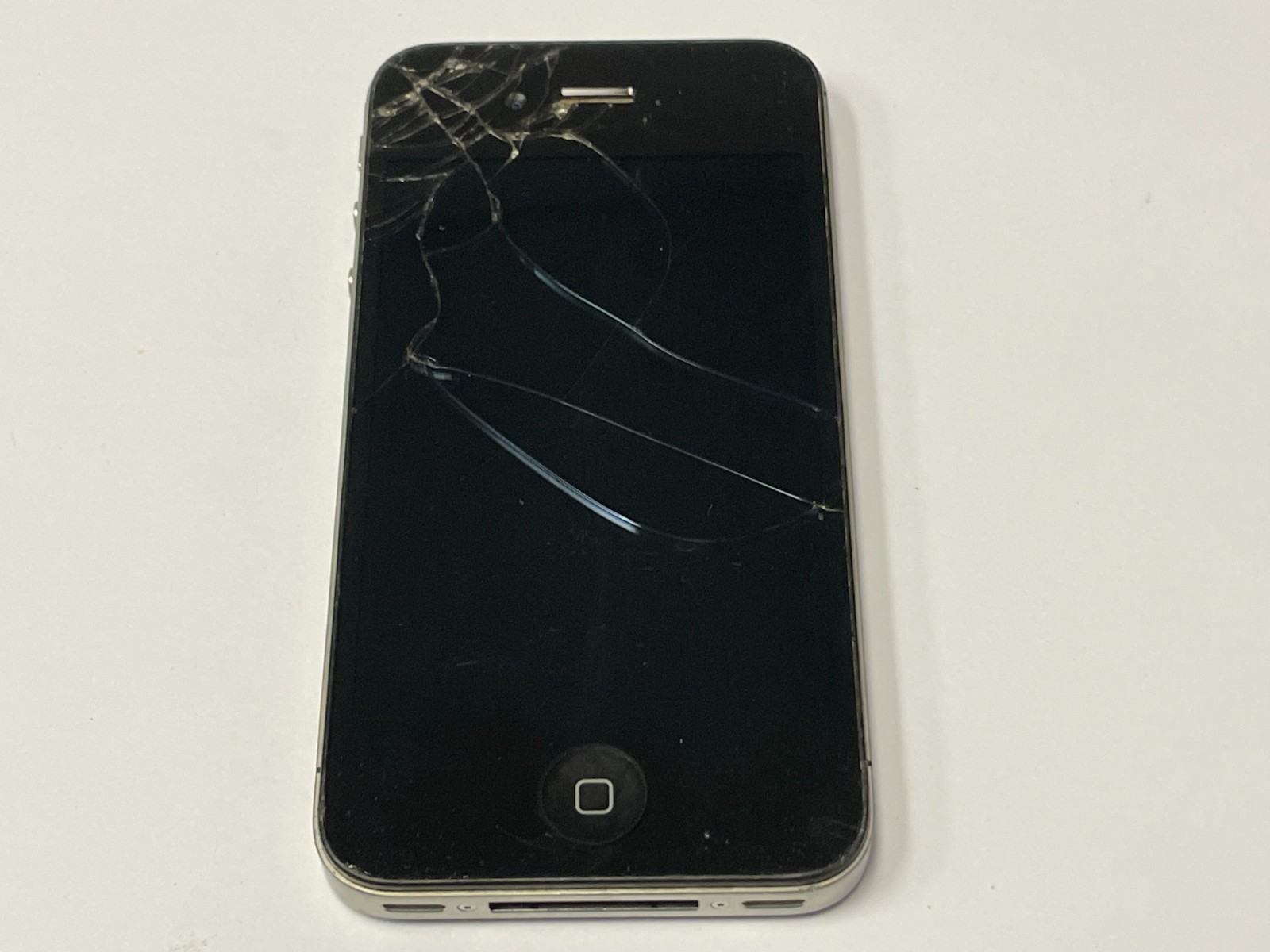 Apple iPhone 4 A1349 8GB Verizon Wireless Black/Space Gray Smartphone/Cell Phone