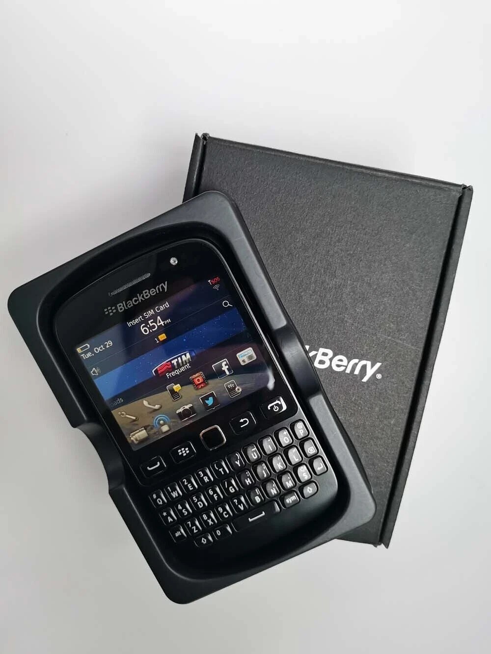 BlackBerry 9720 Unlocked Cellphone 3G WIFI 5MP Camera FM Radio Black & Pink SALE