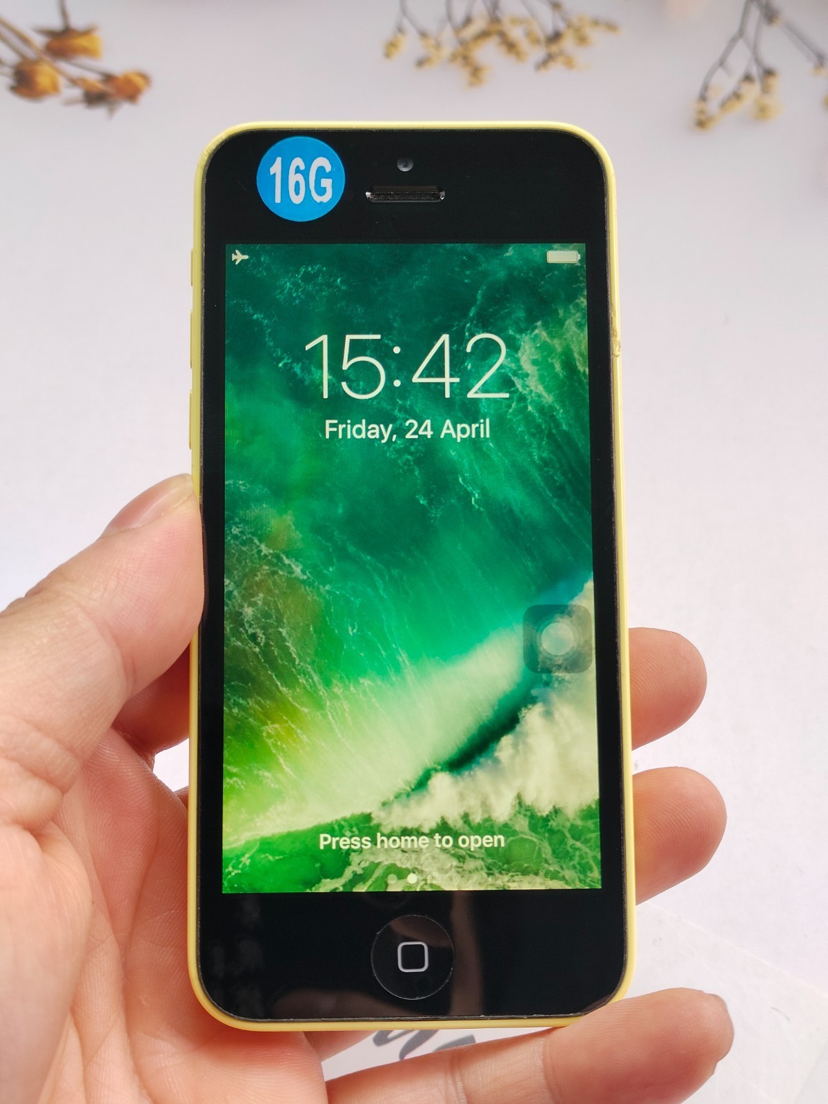 Apple iPhone 5c Green/Blue/Yellow/Red – 8/16/32GB Factory UNlocked(any carrier)