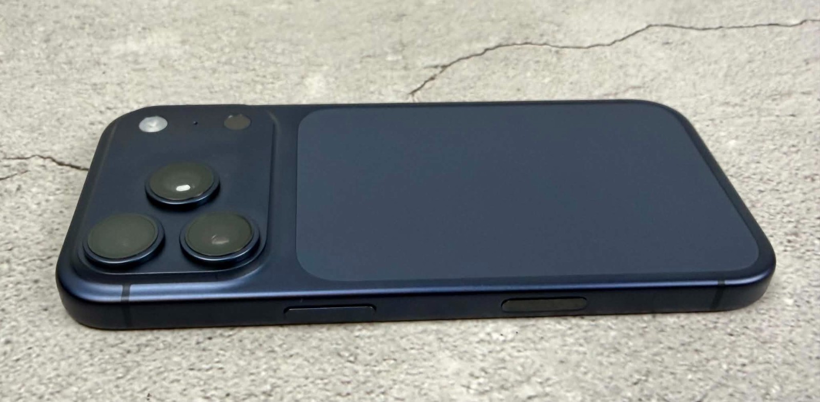 Apple iPhone 17 Pro A3256 Unlocked 256GB Deep Blue Mint condition Battery 100%