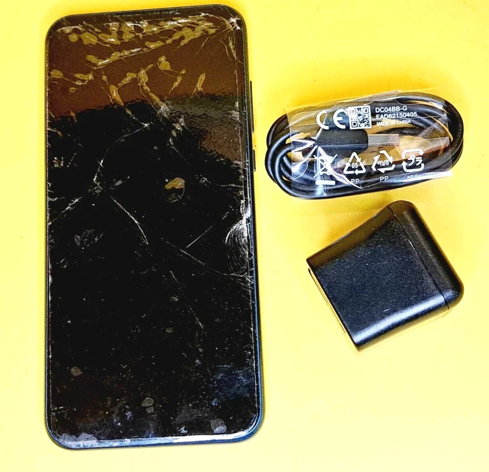 *VIEW PHOTOS* MOTOROLA MOTO E 2020 32GB UNLOCKED 4G CELL PHONE ROGERS CHATR BELL