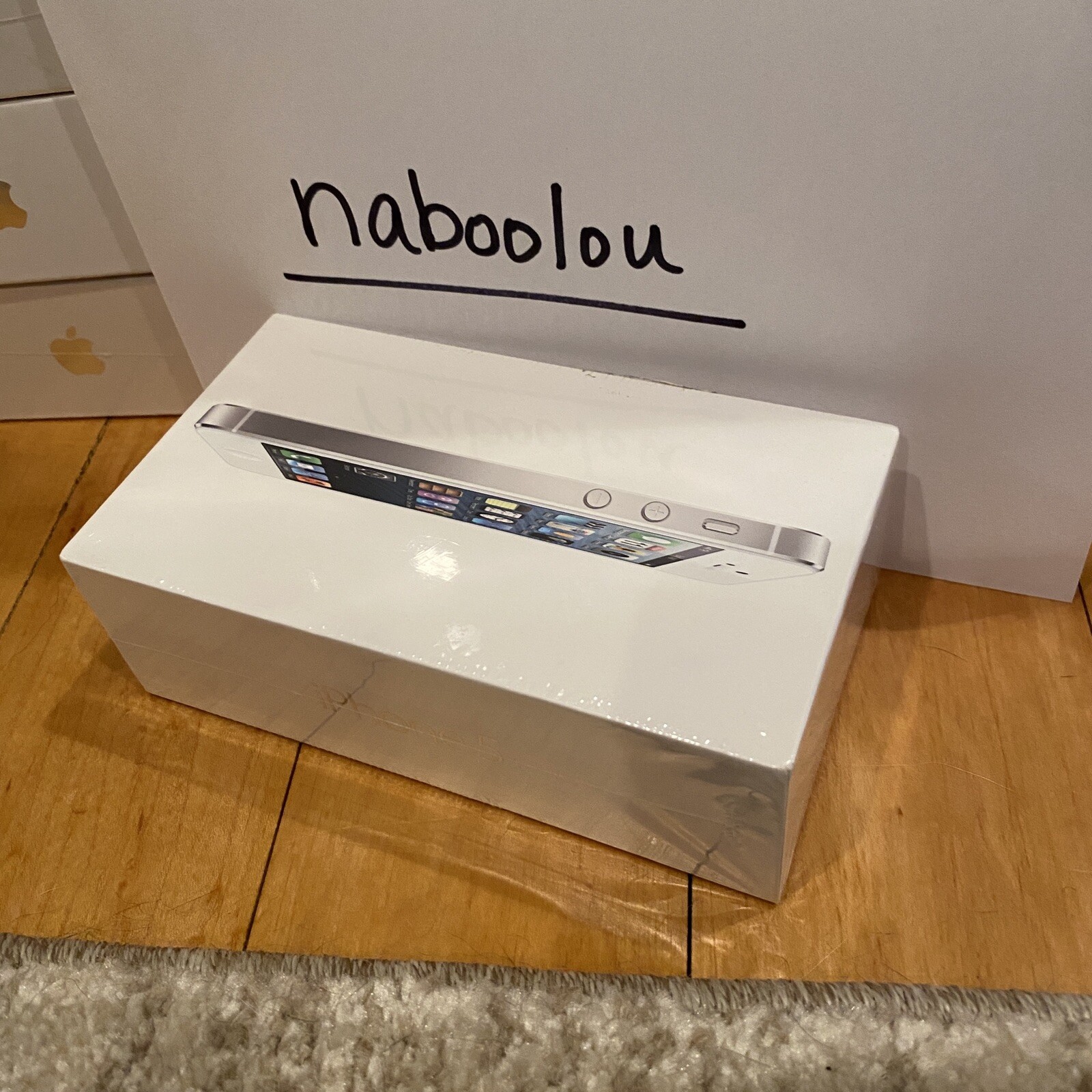 *NIB* *RARE iOS 6* Apple iPhone 5 – 32GB – White & Silver (Unlocked)(GSM)