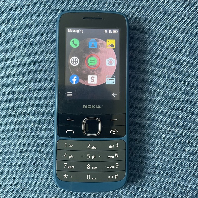 Unlocked Nokia 225 4G 2.4″ QVGA LCD 64MB FM Radio Dual SIM Feature Mobile Phone