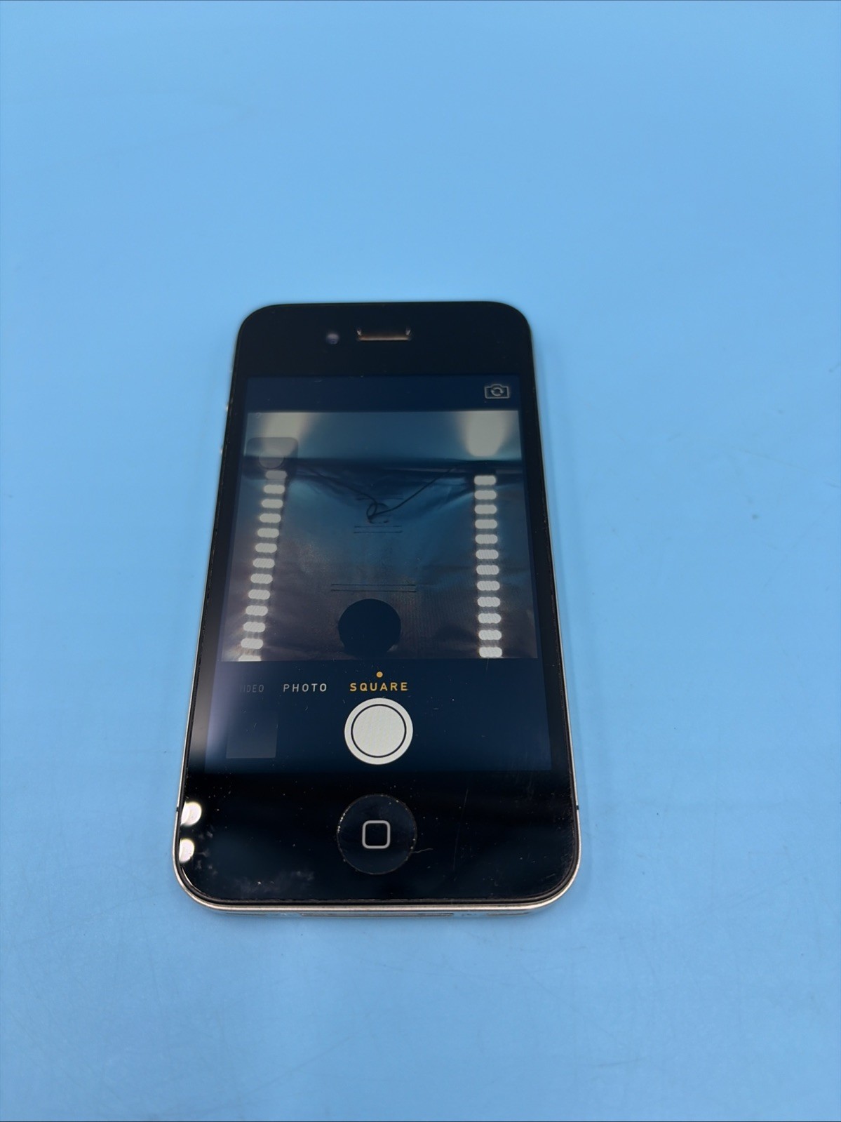 Apple iPhone 4 – 8GB – Black A1332 -For Parts Or Repair Good screen Bad Home Btn