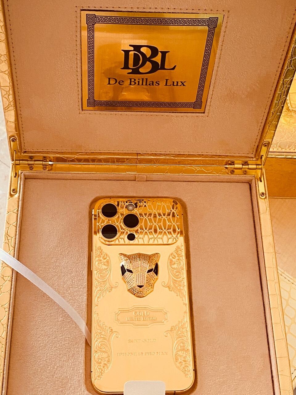 Custom 24k Gold Apple iPhone 17 Pro Max Engraved Diamond Incrustations 512 GB