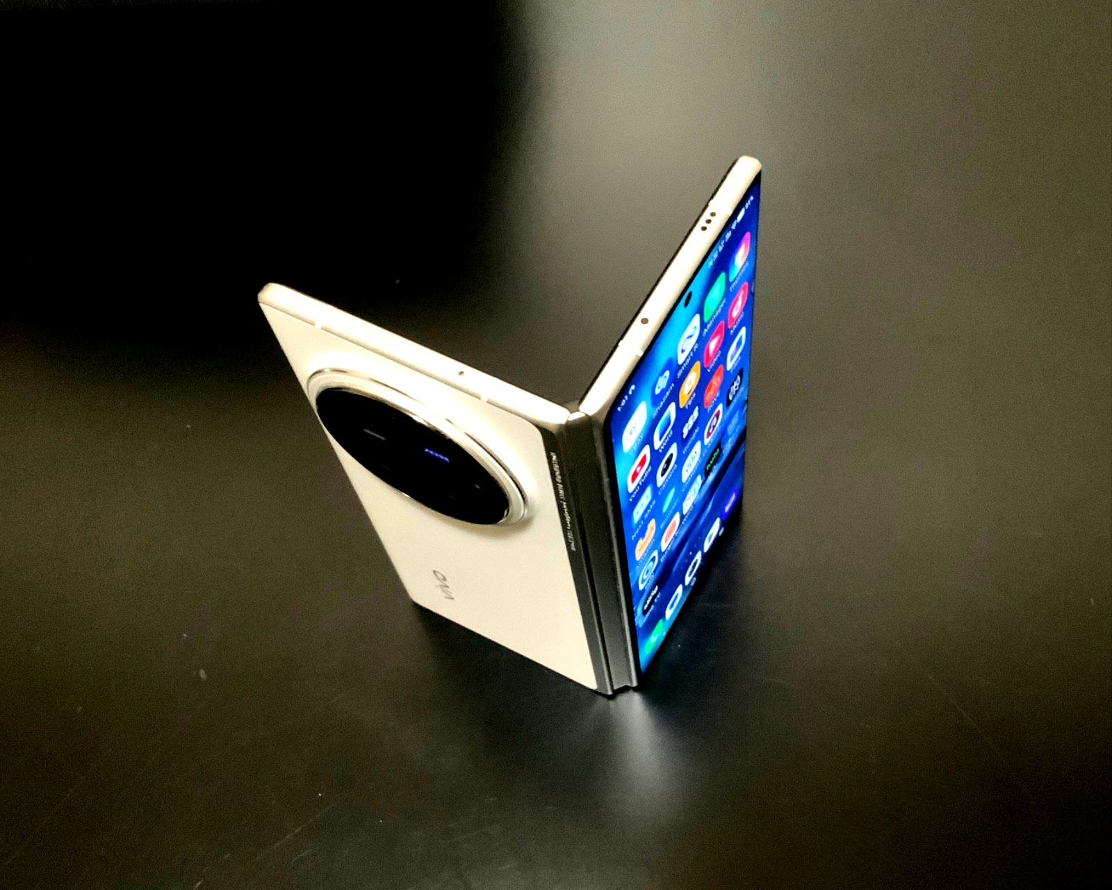 Vivo X Fold3 Pro (White 512 GB 16GB RAM) 6.53″ 50MP 8-Gen 3 Global Version