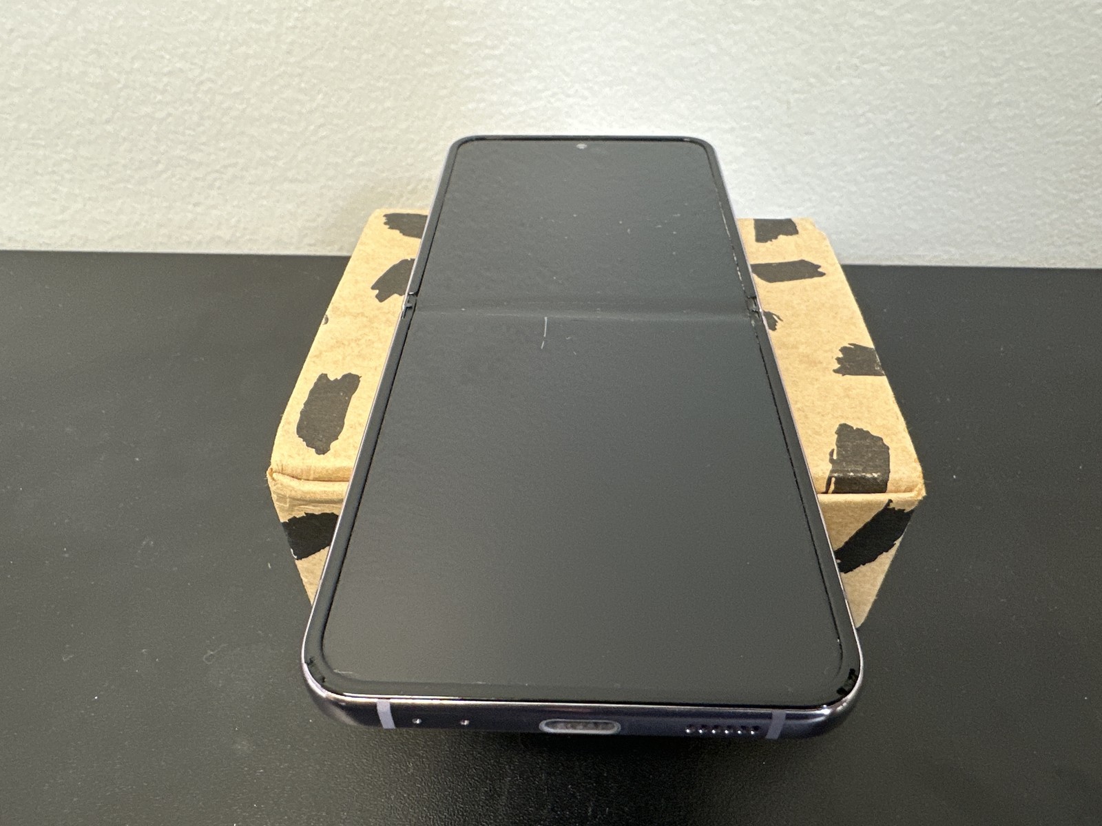 Samsung Galaxy Z Flip4 128GB Purple Unlocked Worldwide (See Photos)