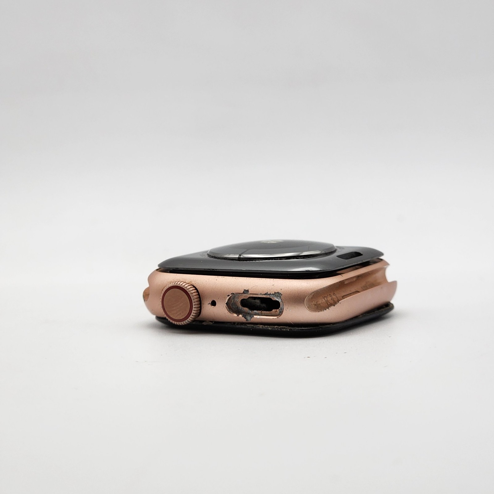 Apple Watch Series 4 40mm A1975 16GB Gold Aluminum/White Sport Band (GPS – 3A8N