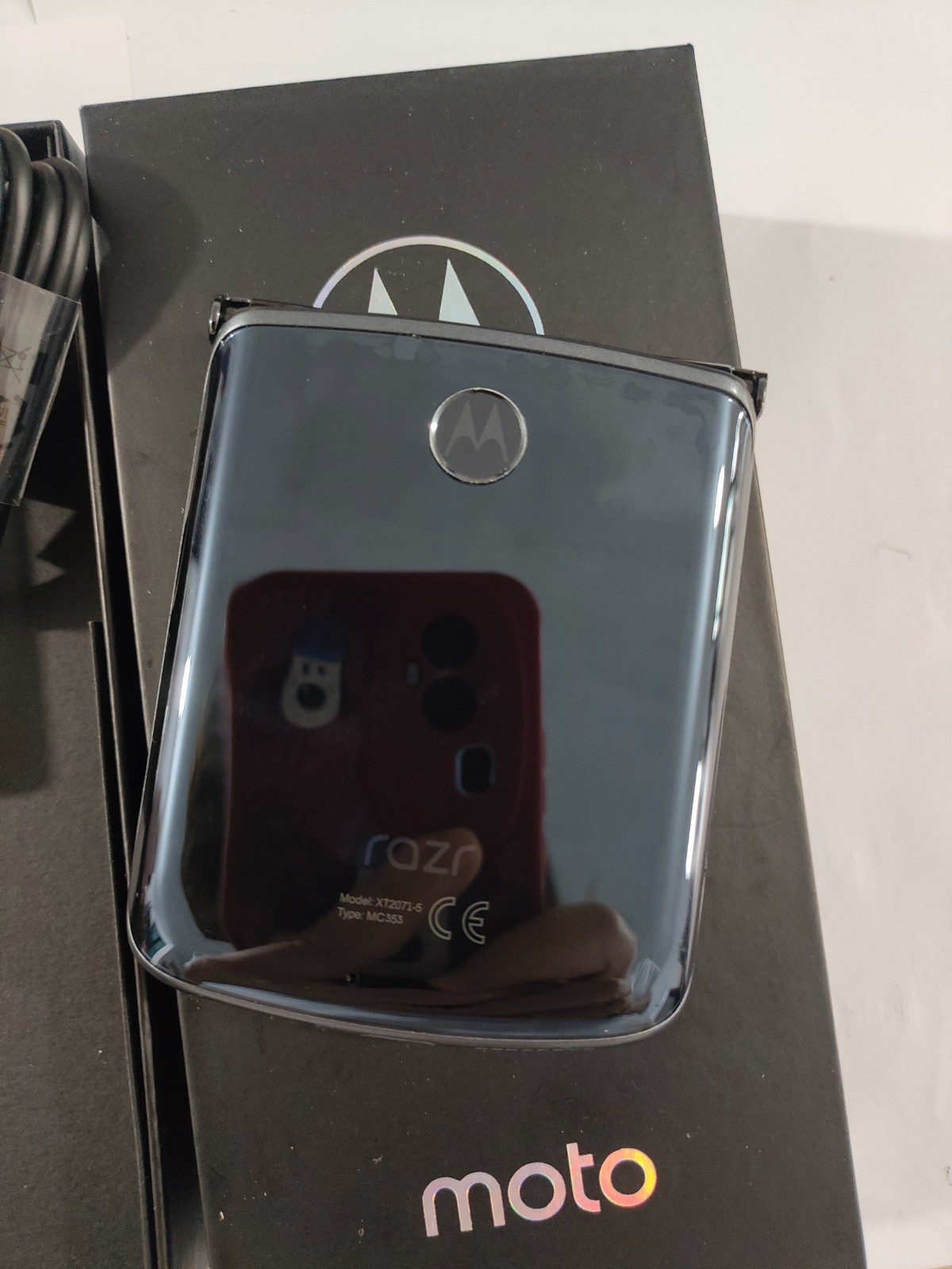 NEW Motorola Moto Razr 5G Razr2 2020 XT2071 256GB Unlocked Android Smartphone