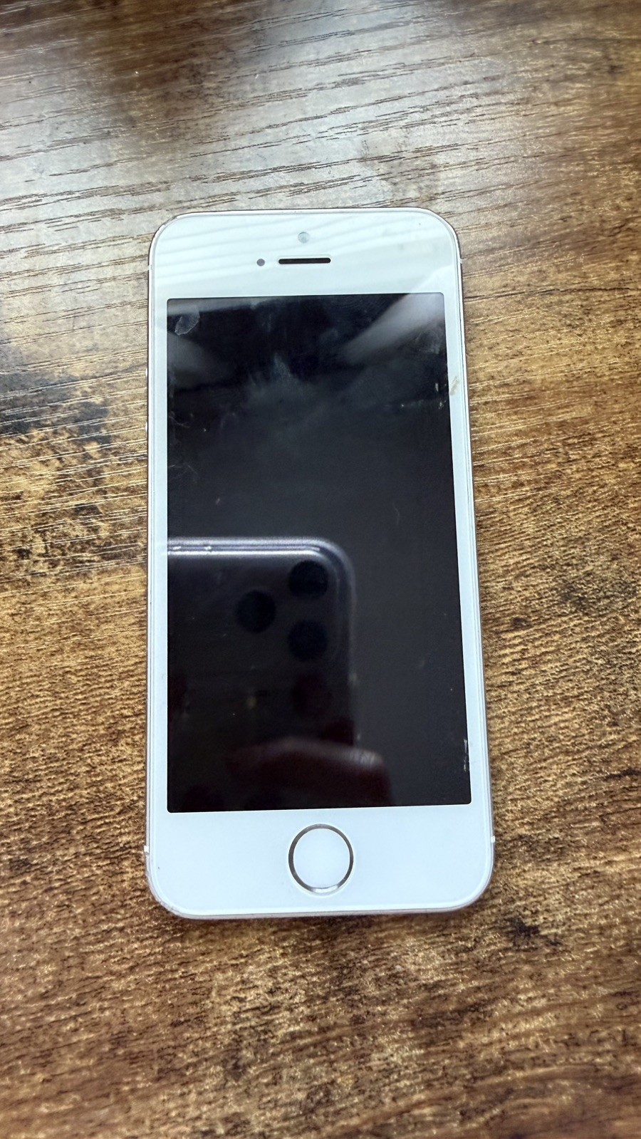 Apple iPhone 5s (A1533) 16GB Space Gray For Parts Only . Turns on