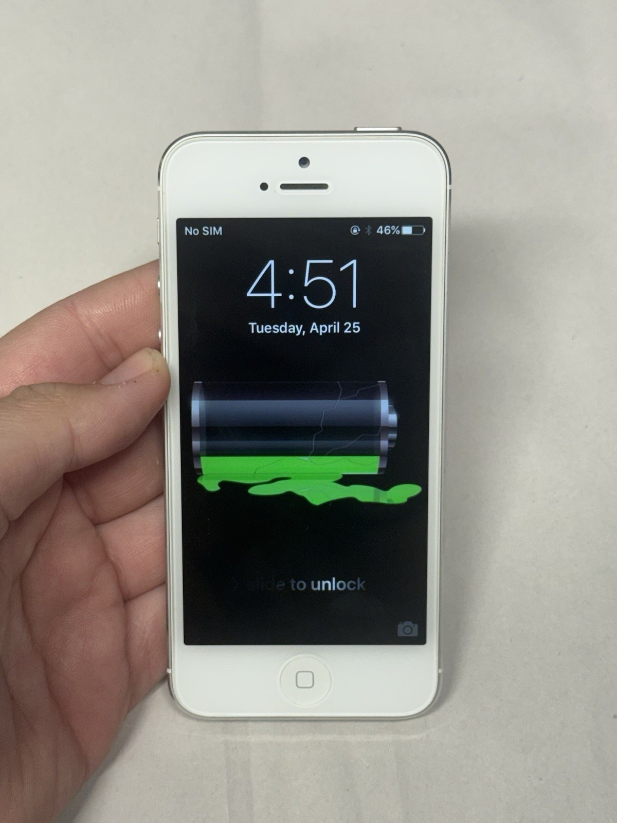 Apple iPhone 5 Silver/White – Password/Locked