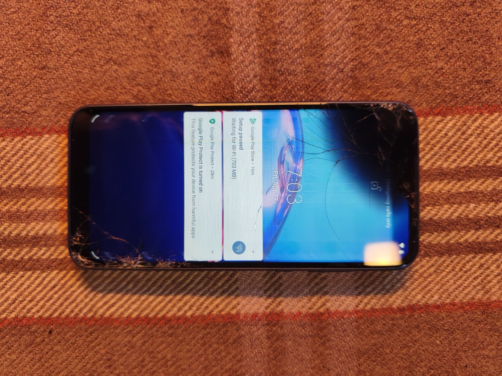 Motorola Moto E 2020 – Works But Broken Screen+ Missing SIM Tray