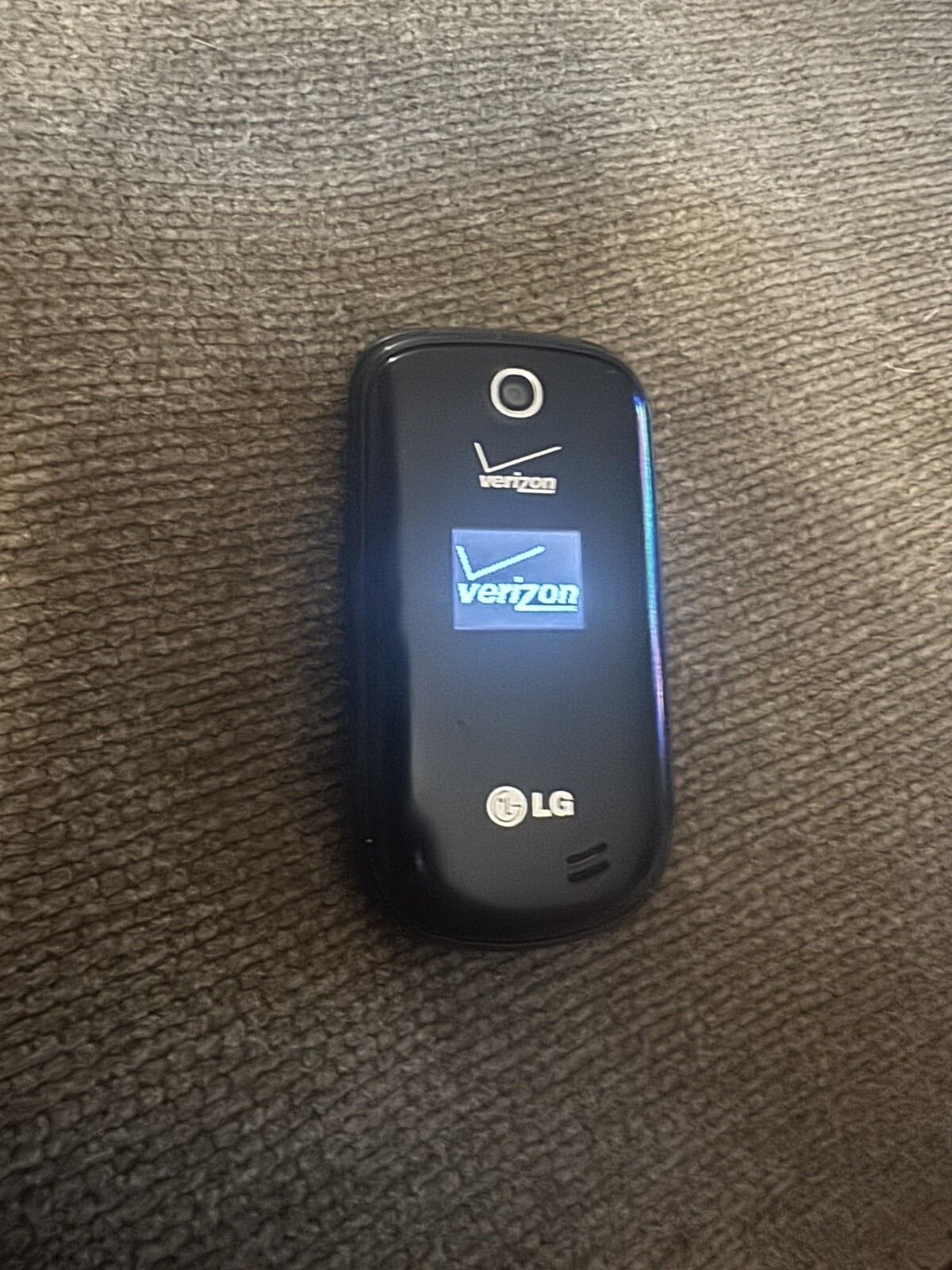 LG Revere 3 LG-VN170 Flip Cellular Phone Verizon Black Bluetooth 2.2″ LCD Screen