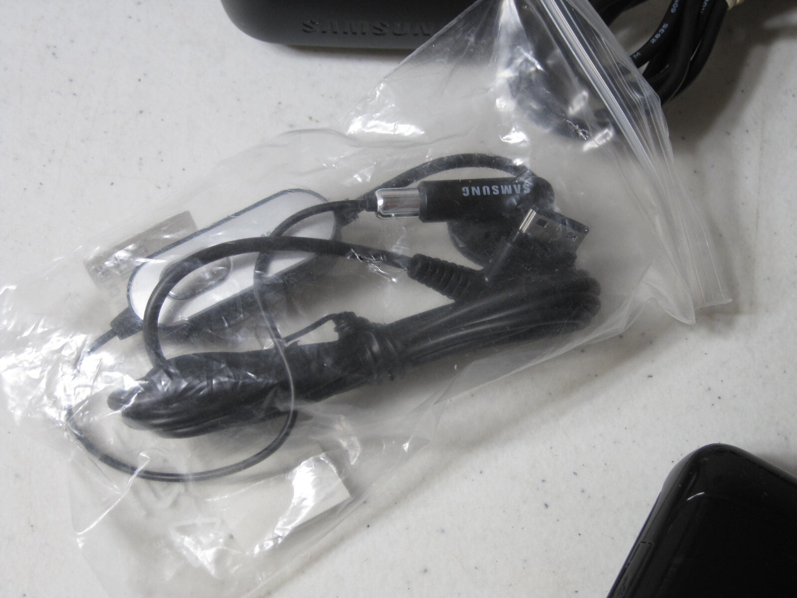 Unused Vintage Cell Phone Lot: Model: SGH-T101G and LG 420G