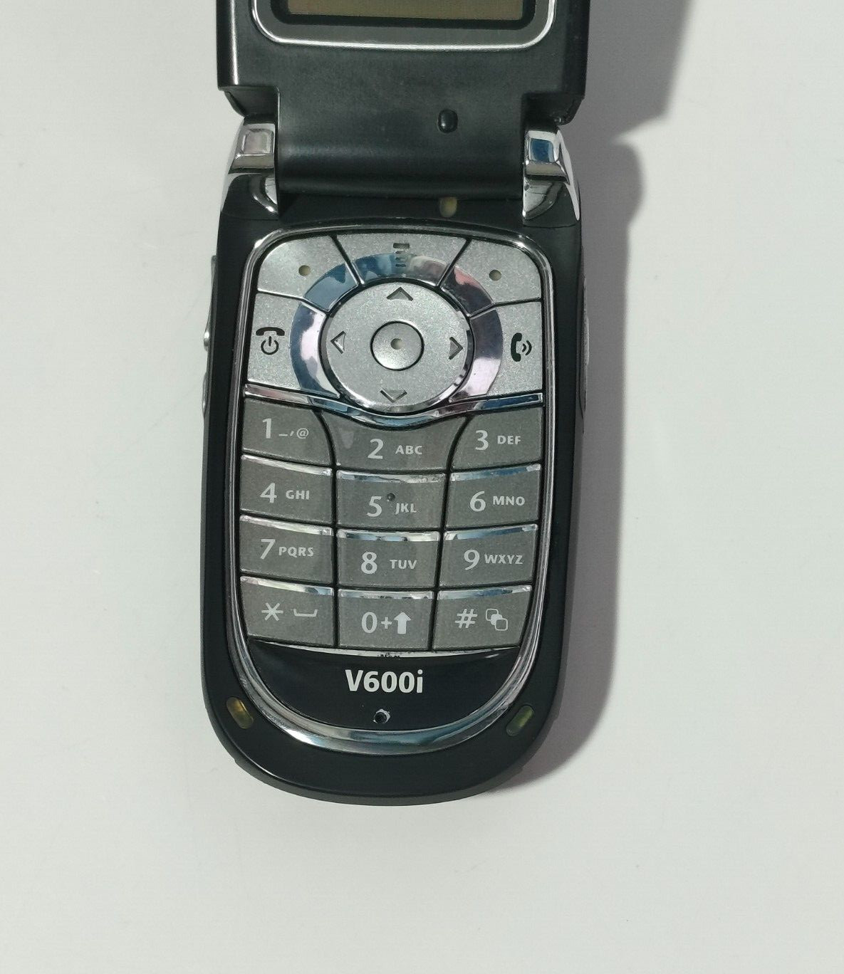 Motorola V600/V620 5 MB GSM 2G MPEG4 750 mAh cell phone