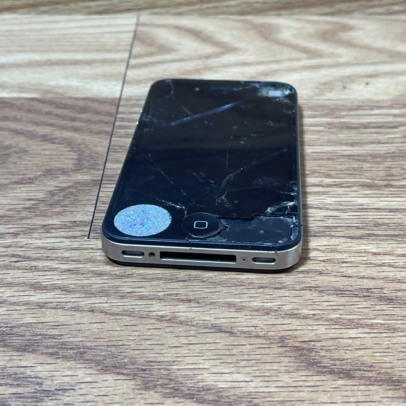 Apple iPhone 4 – 16GB – BLACK A1349 (CDMA) ONLY FOR PARTS PLEASE SEE DESCRIPTION