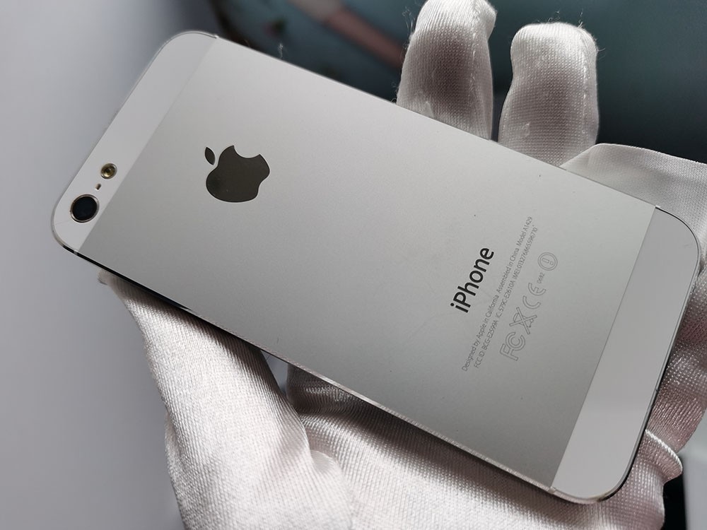 Apple iPhone 5 – Unlocked 16GB / 32GB – Gold/Black/Silver Test Box Sealed