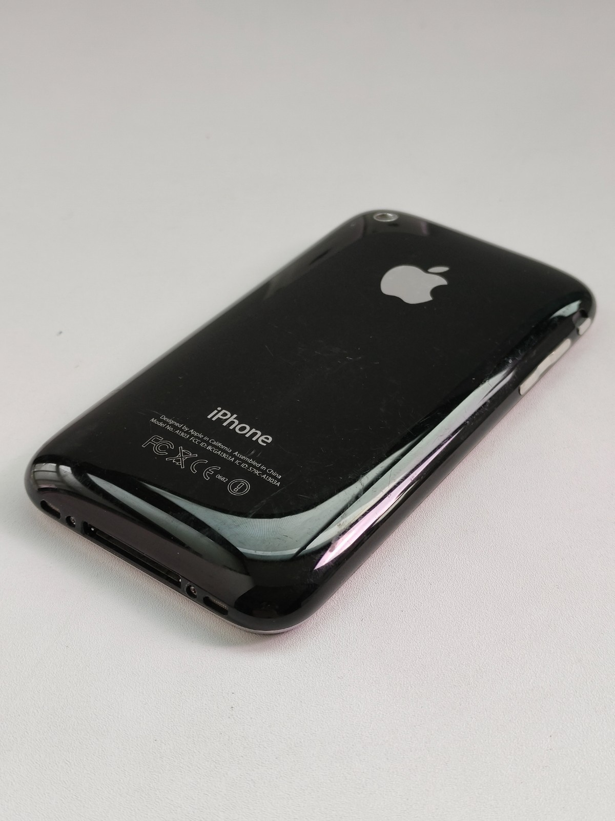 Original&Working Apple iPhone 3G/3GS 8-16-32GB Factory UNLOCKED White/Black