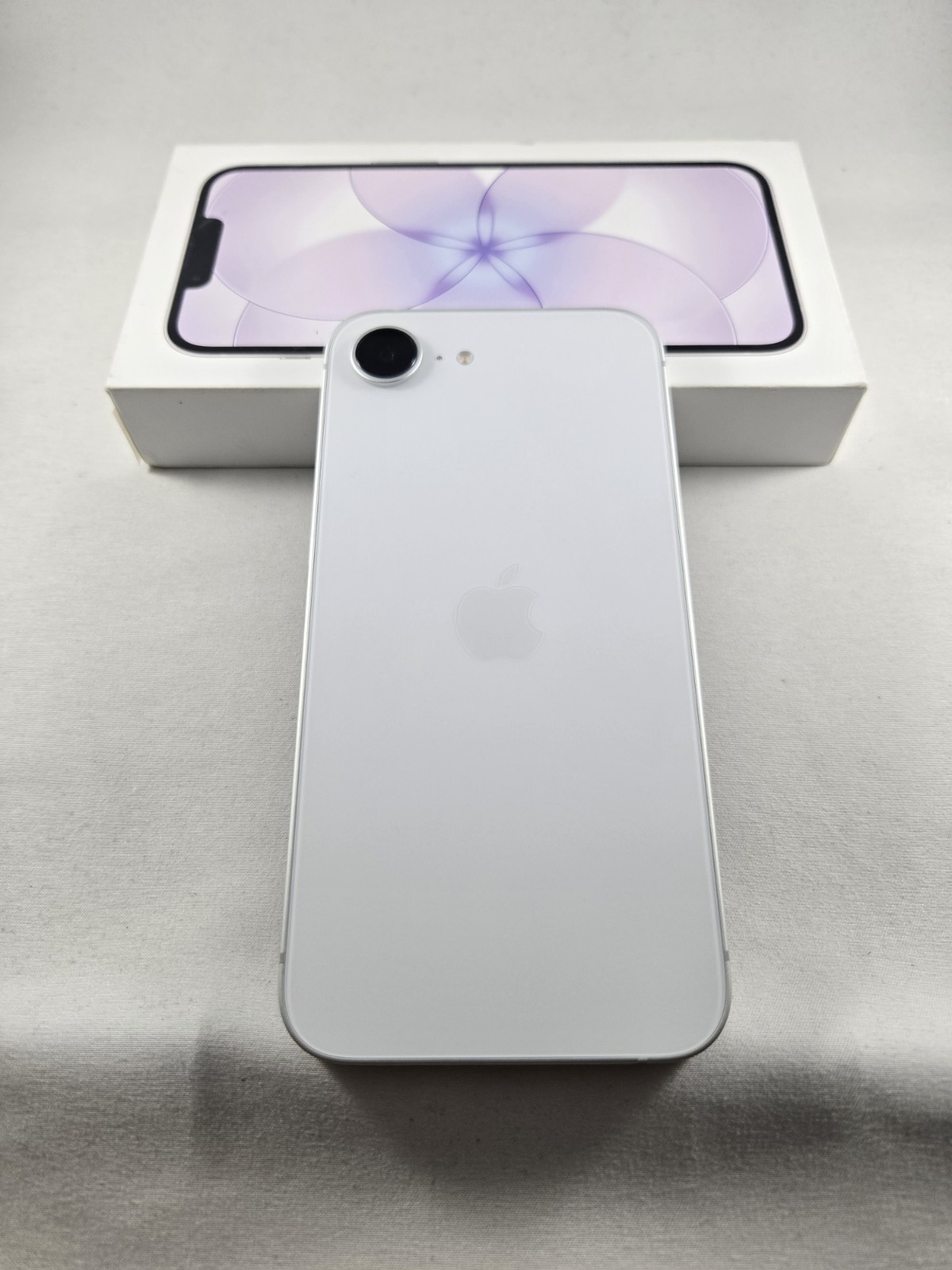 Apple iPhone 17e 256GB White Factory Unlocked 5G A3575 100% Battery WARRANTY