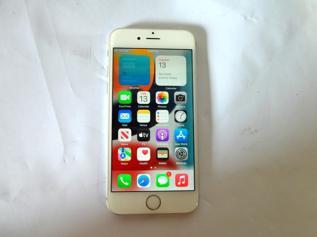 Apple iPhone 6s A1688 32GB (Verizon) Silver Touchscreen Smartphone