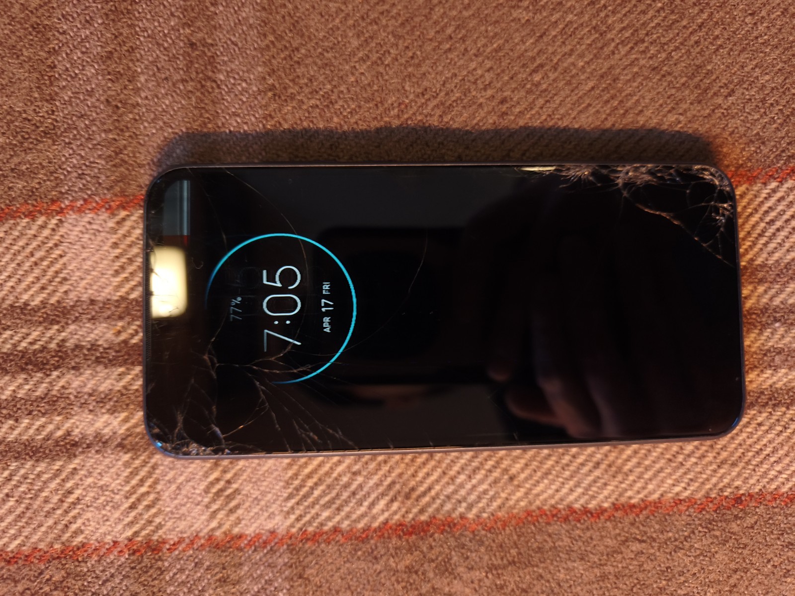 Motorola Moto E 2020 – Works But Broken Screen+ Missing SIM Tray