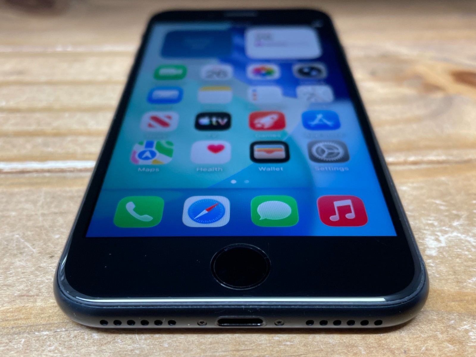 Apple iPhone SE 3rd Gen. – A2595 – 64 GB – Black (Unlocked) Good Cond – 98% Bat