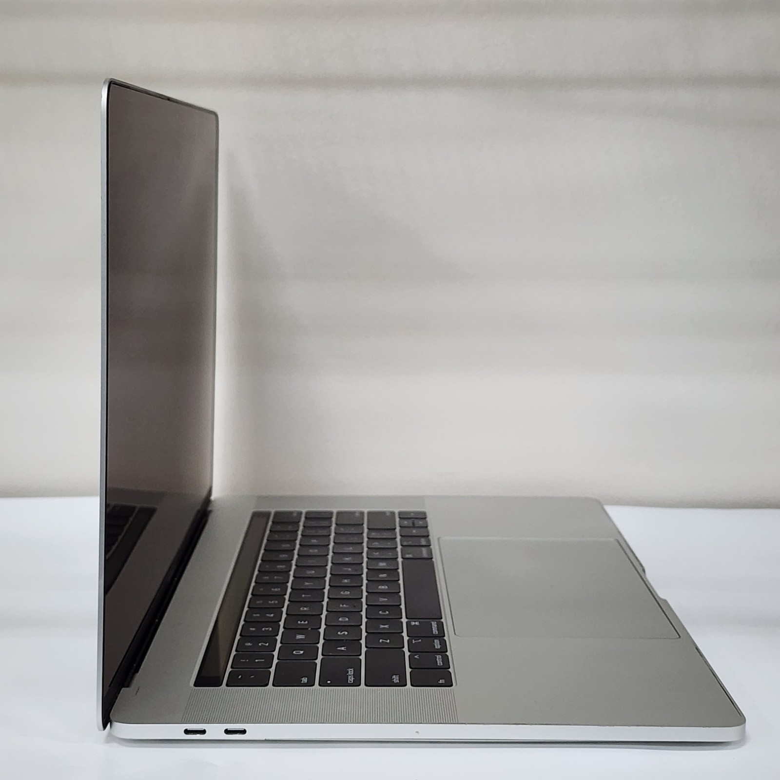 Apple MacBook Pro Mid 2018 15 – 2K94