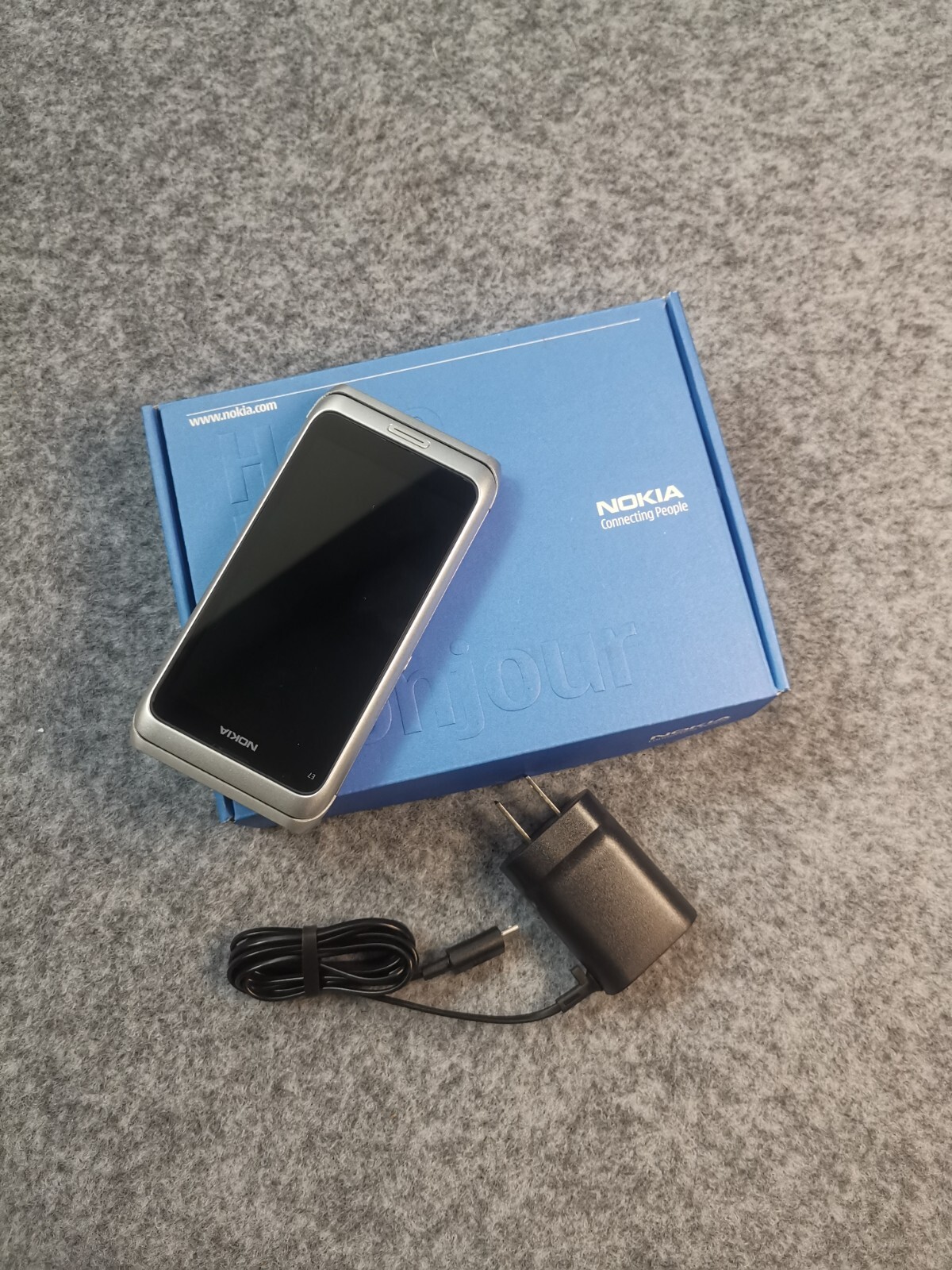 Nokia E7-16 GB(Unlocked)Symbian 16GB 3G Wifi 8MP 4″ TouchScreen Slide Keyboard