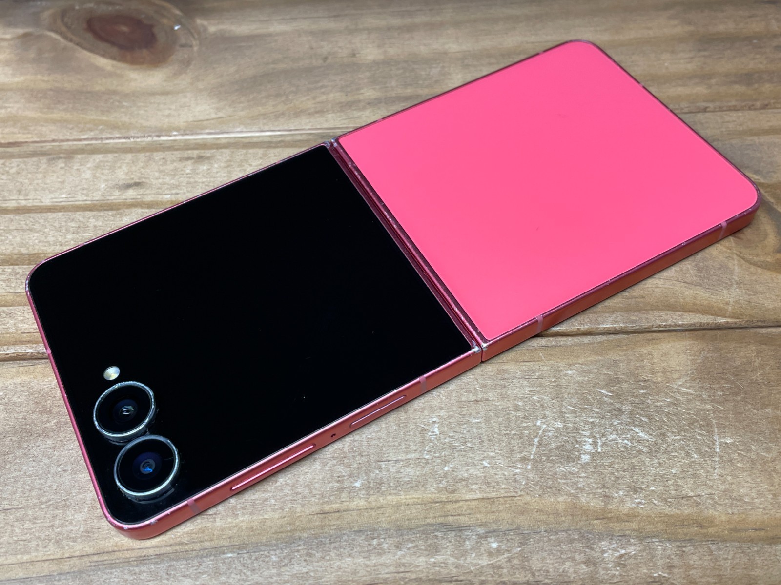 Samsung Galaxy Z Flip 7 – SM-F766U – 256 GB – Coralred (Xfinity) Tested & Works