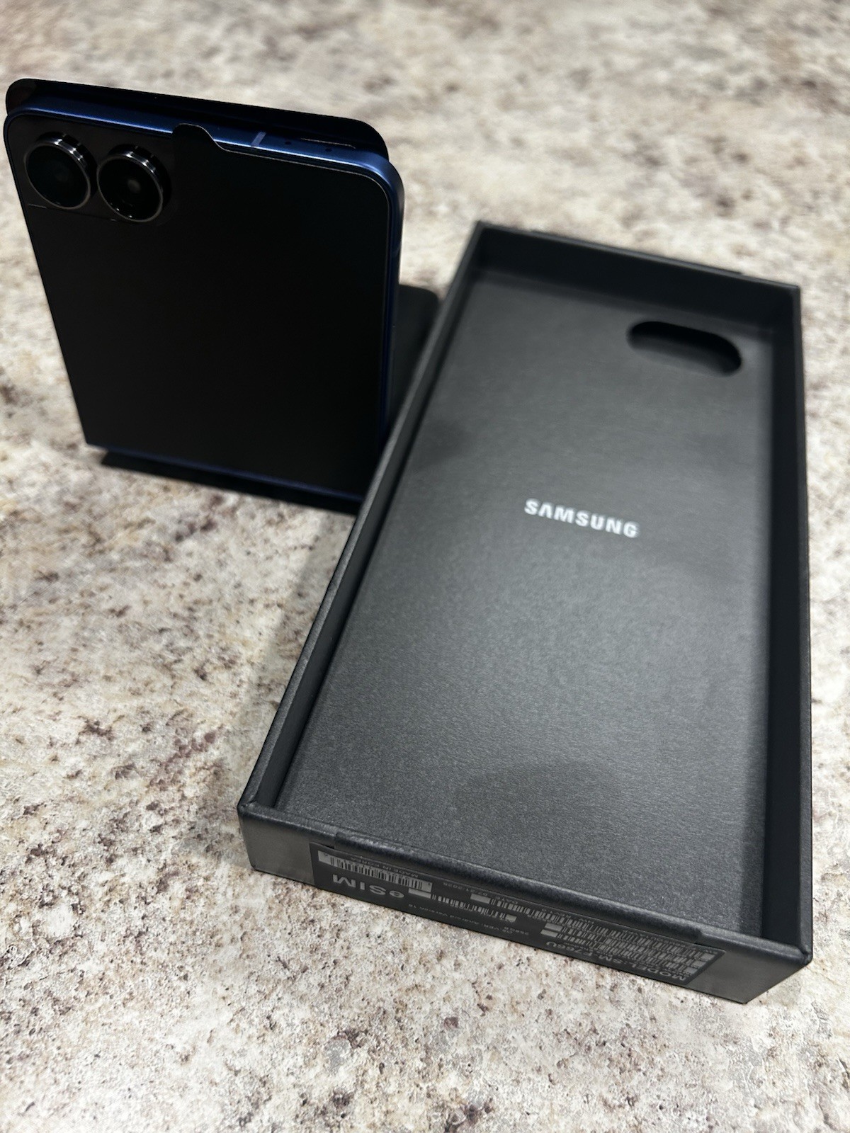 Samsung Galaxy Z Flip7 256GB Blue Flip Smartphone Android eSIM SM-F766U