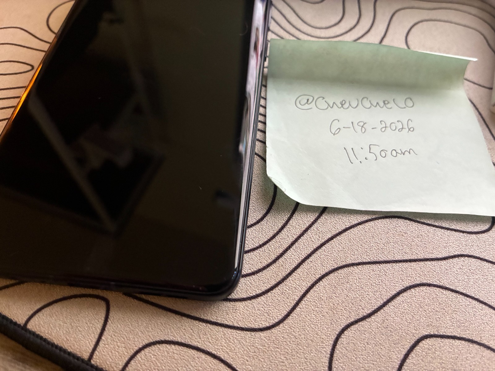 MOTOROLA Signature (Carbon, 512GB 16GB RAM) 8 Gen 5 Processor Global Version.