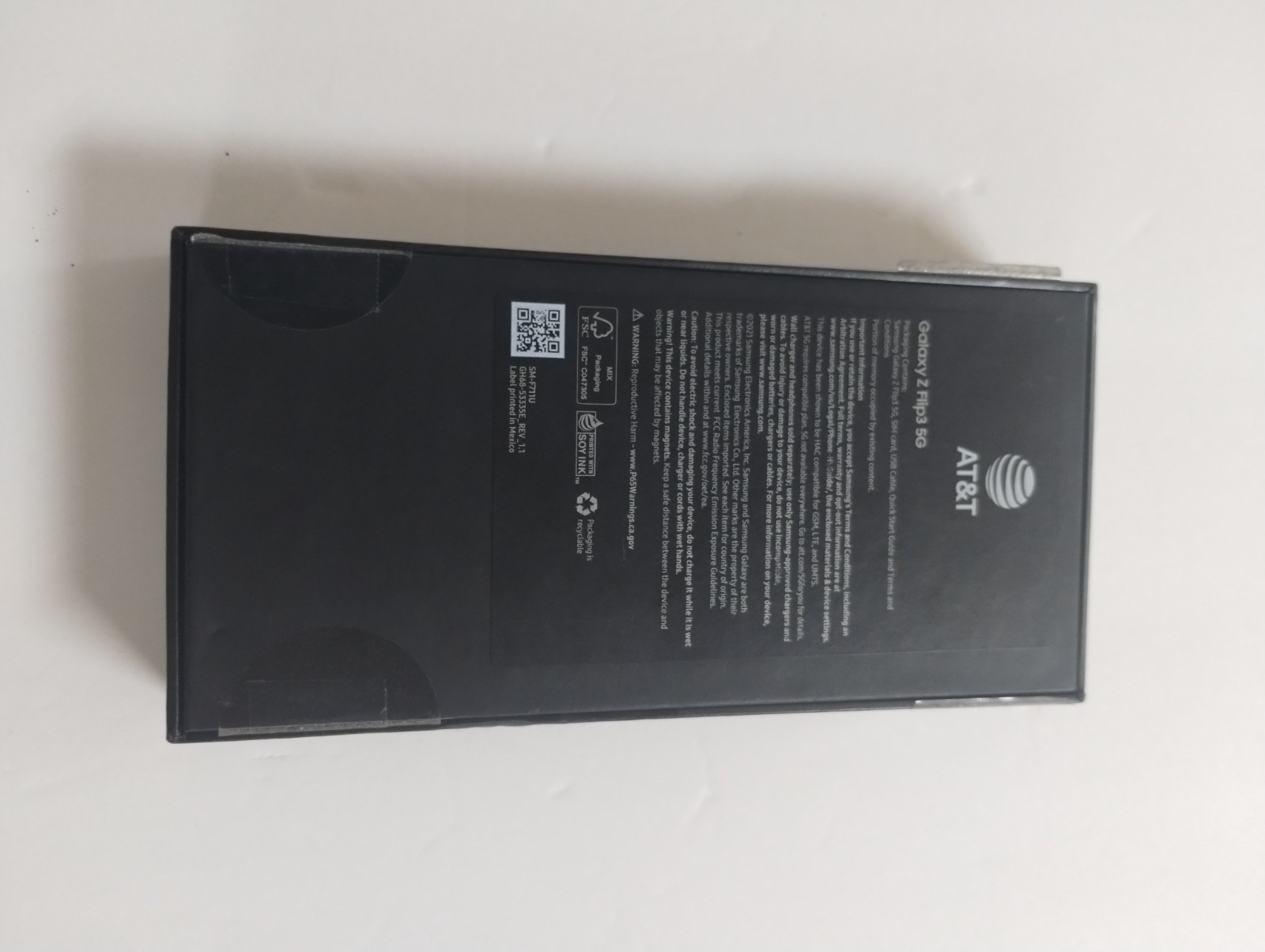 Samsung Galaxy Z Flip3- 5G / 128 GB – Cream (AT&T) Unlocked & Factory Reset