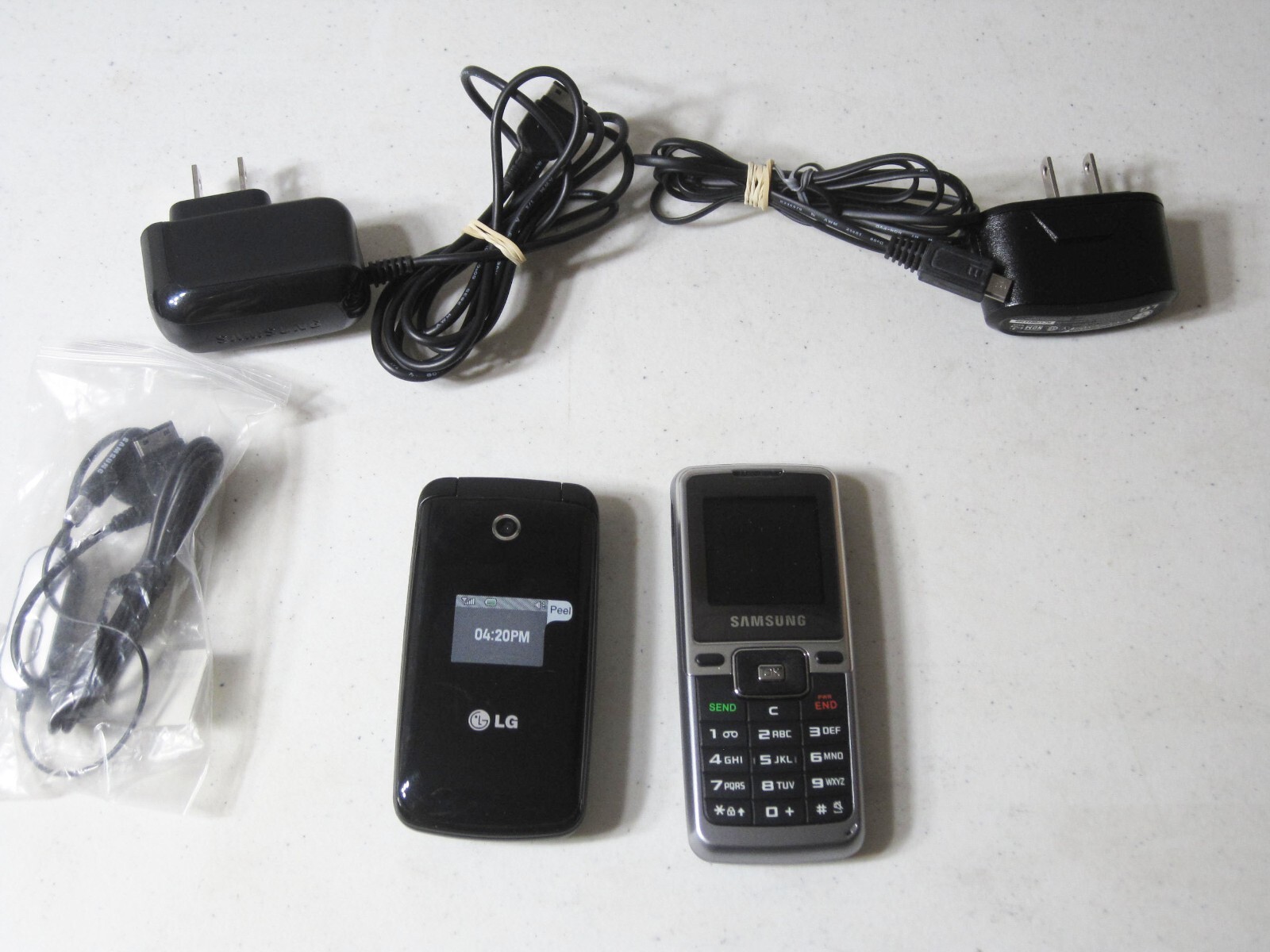 Unused Vintage Cell Phone Lot: Model: SGH-T101G and LG 420G