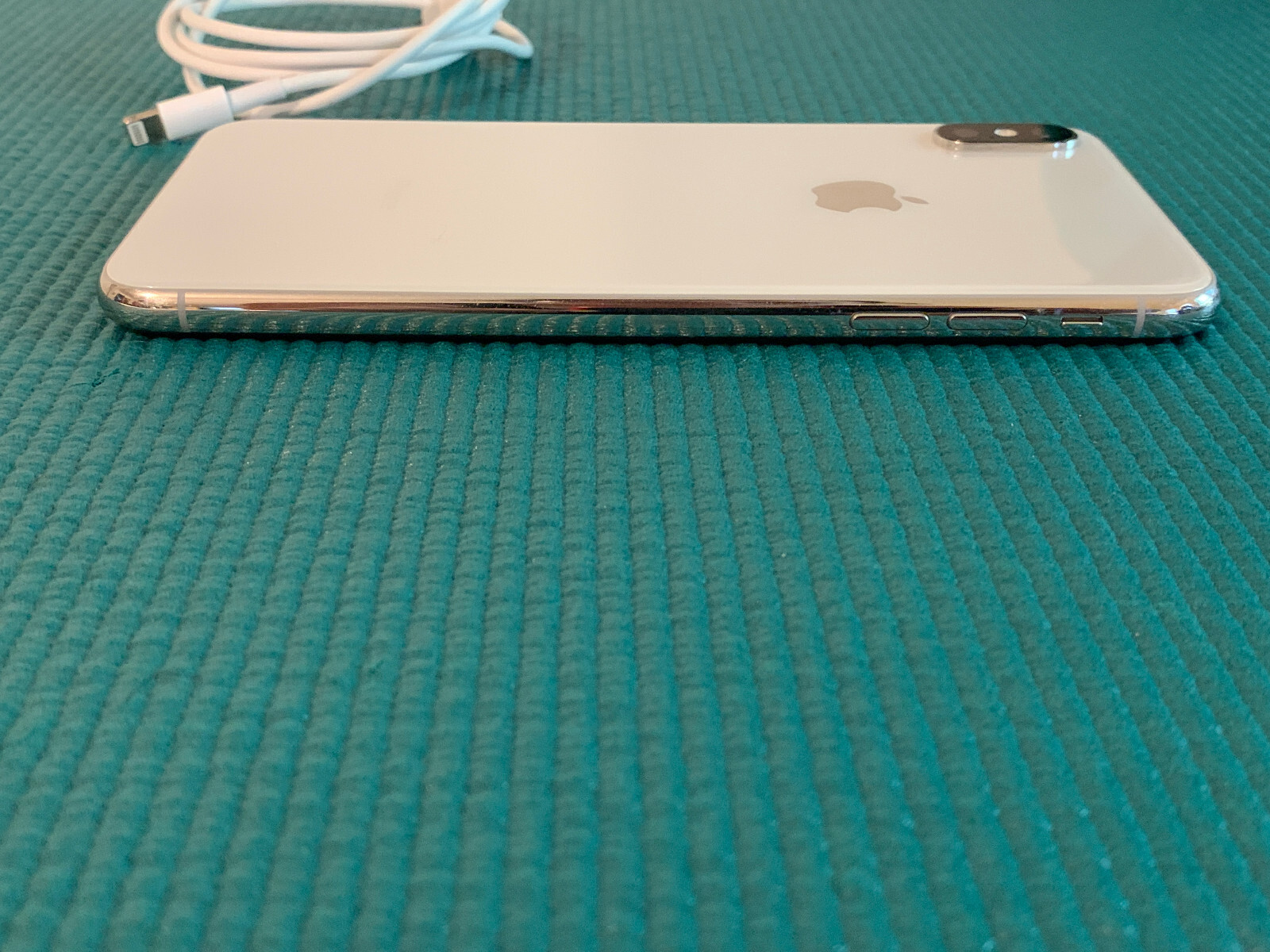 Apple iPhone XS Max – 64GB – Silver (Unlocked) A1921 (CDMA + GSM)