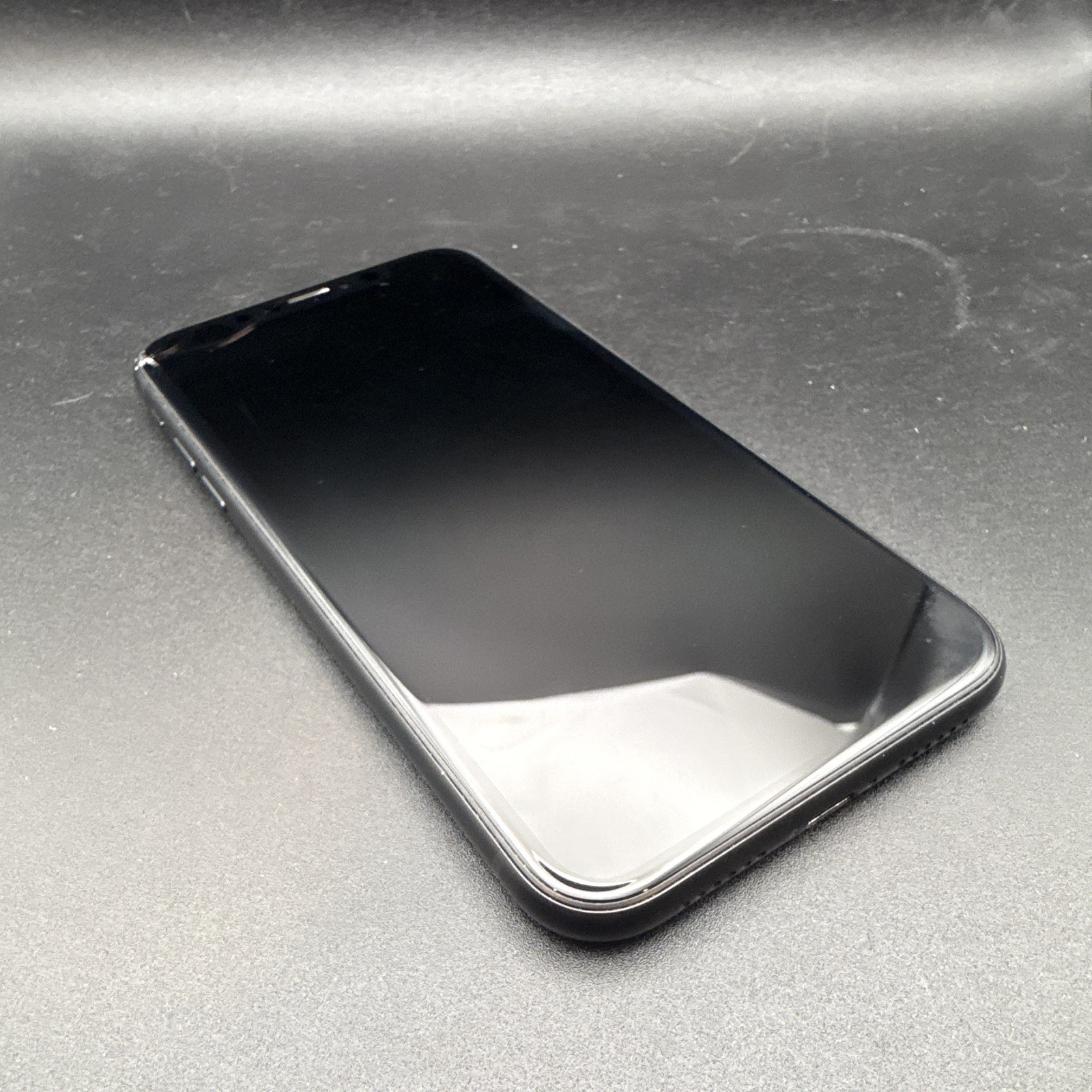 Cracked Apple iPhone XR 64GB Black Unlocked 12MP iOS Smartphone MT302LL/A