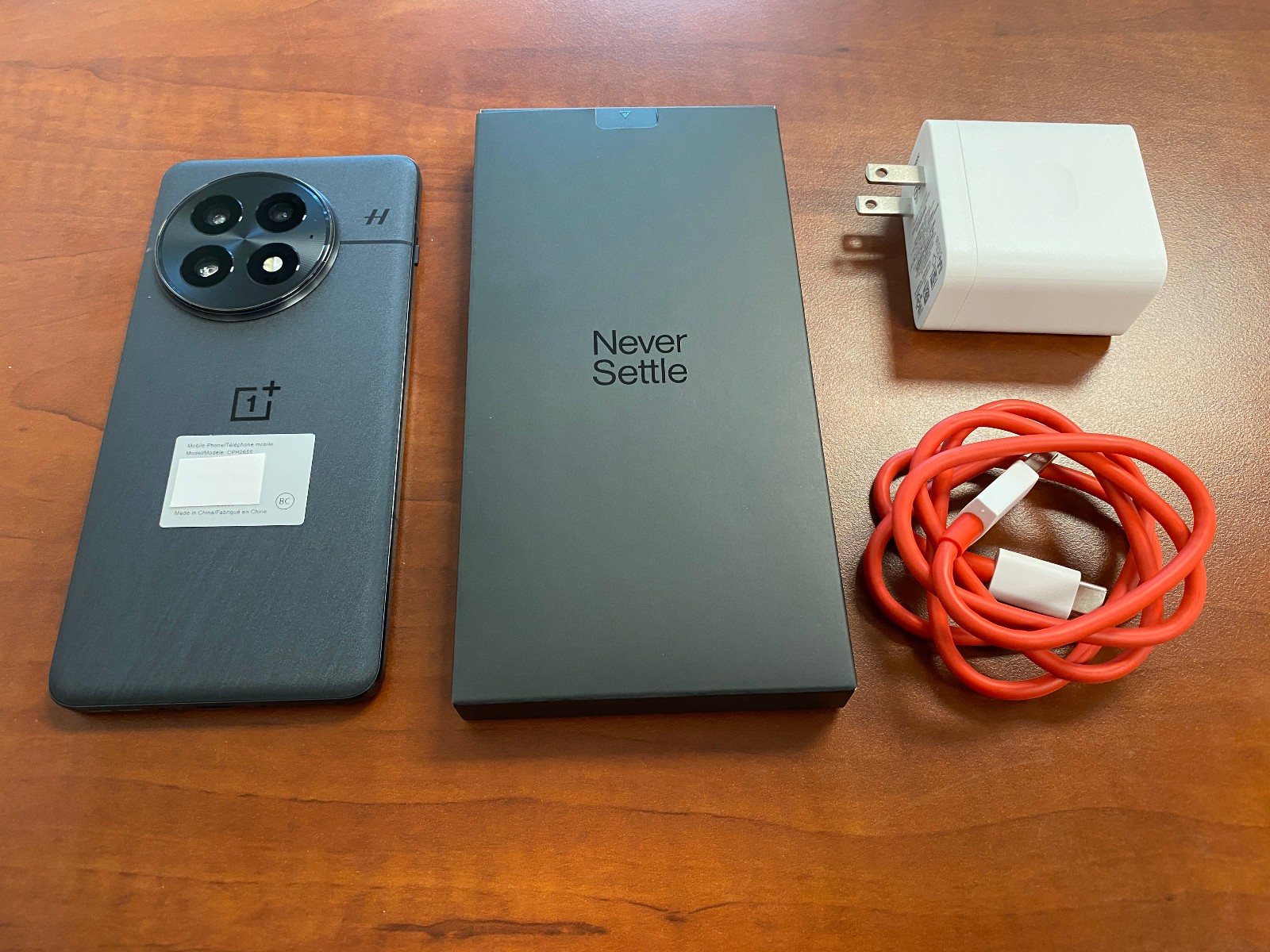 OnePlus 13 – 16GB +512 GB – Unlocked – US version (Open Box)