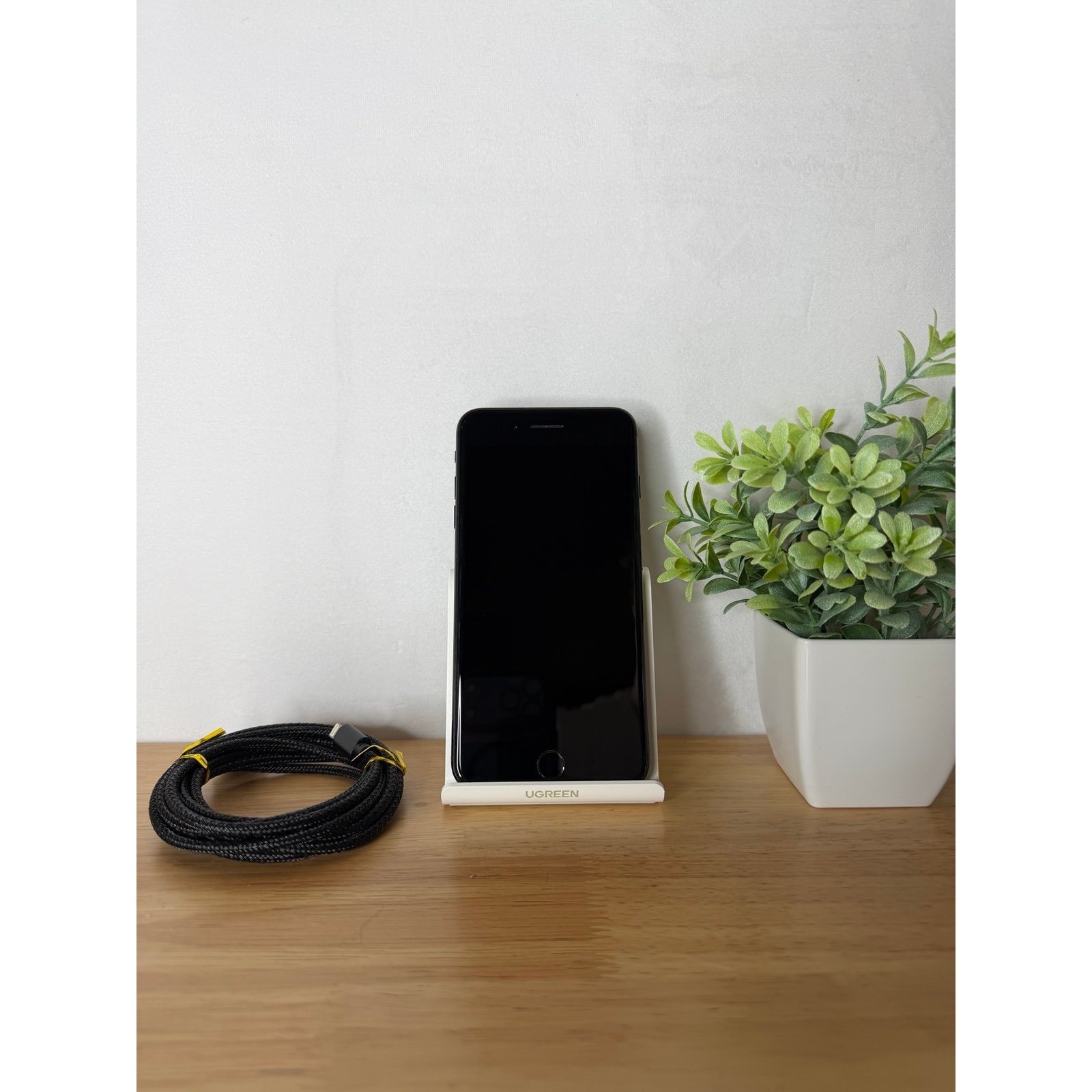 Apple iPhone 7 Plus 128GB in Jet Black – Fully Unlocked – Fair Condition
