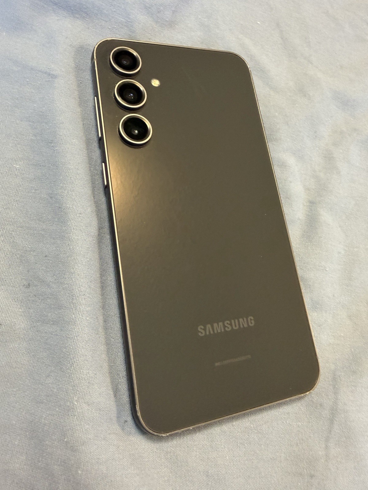 Samsung Smartphone Triple Rear cameras