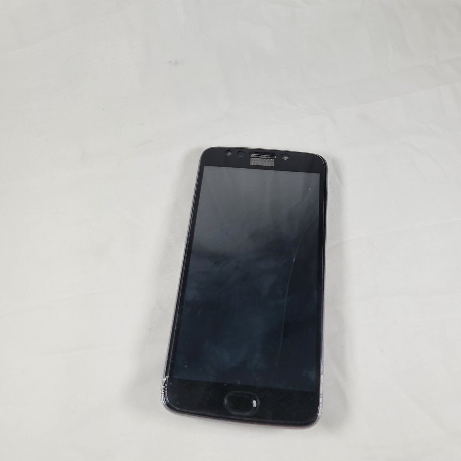 Motorola Moto E4 Plus (XT1776) 16GB – cracked screen – No Back Or Battery