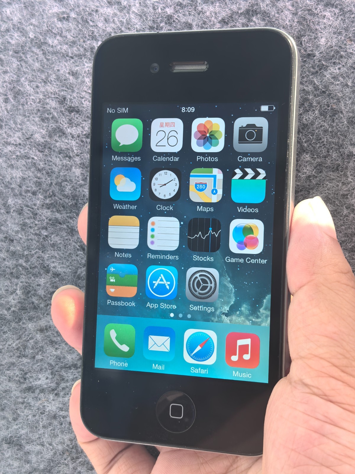Apple iPhone 4 White Black Factory UNlocked Full Working Smartphone Good GIFT